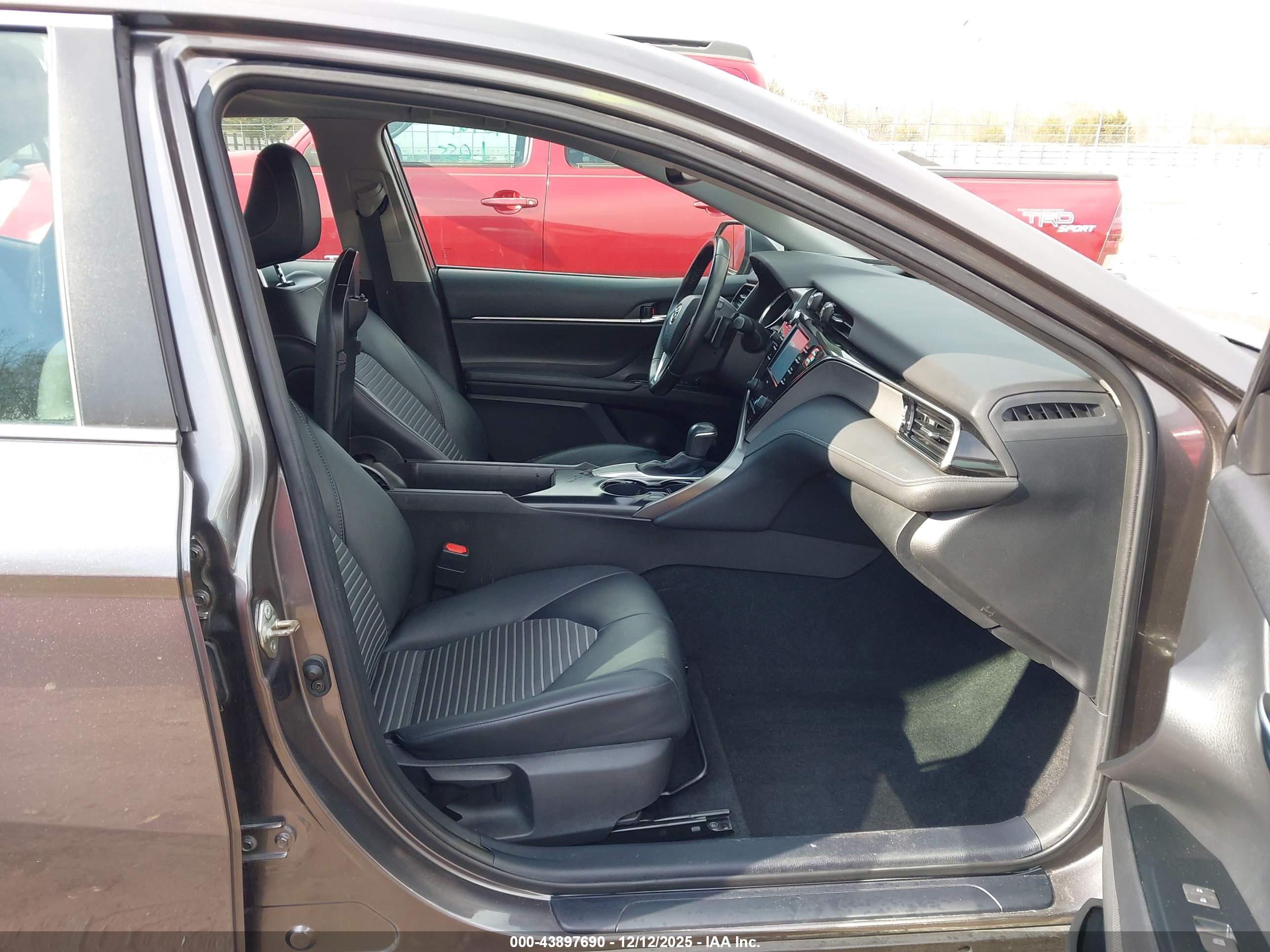 TOYOTA CAMRY image 5