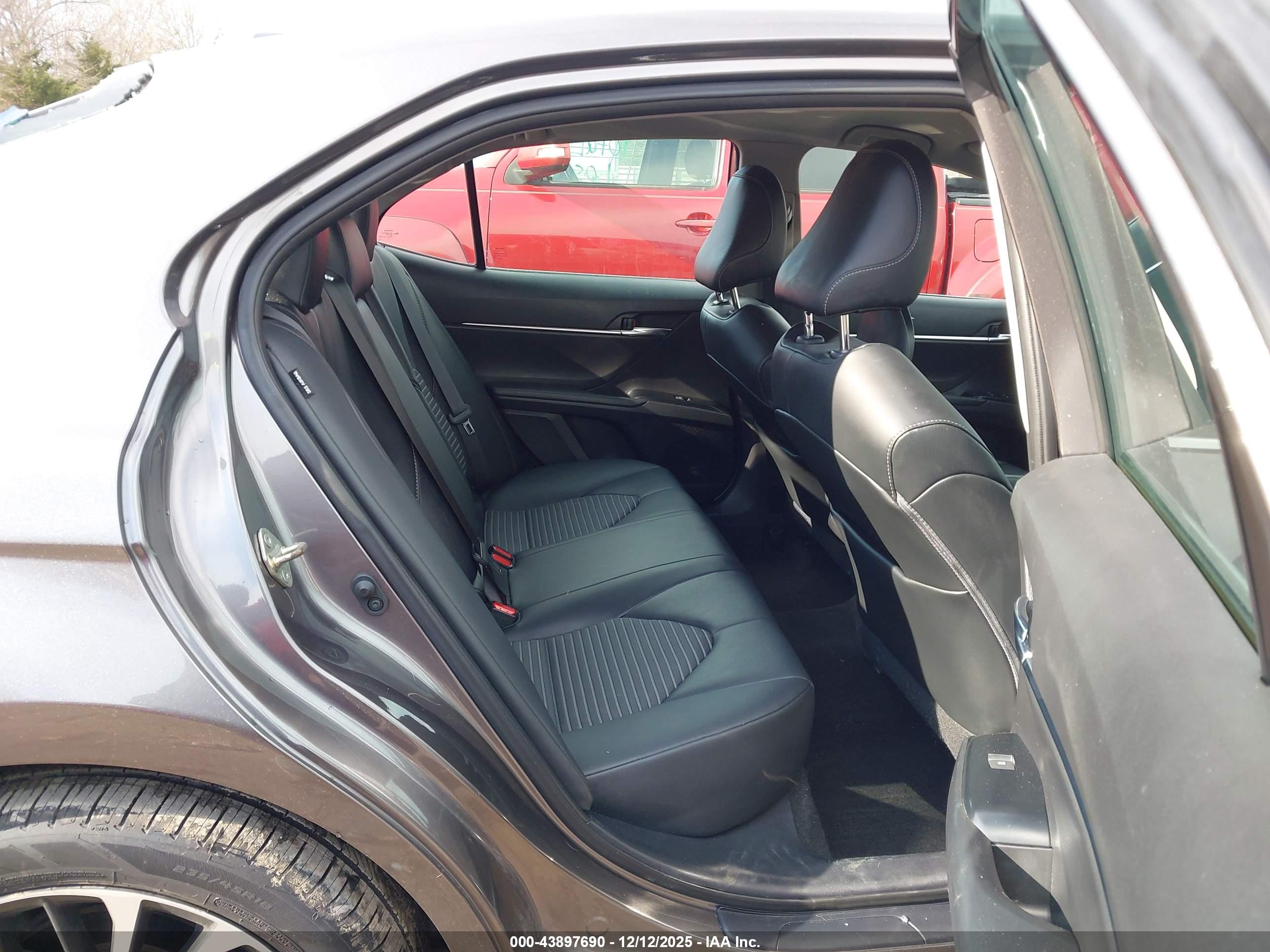 TOYOTA CAMRY image 8