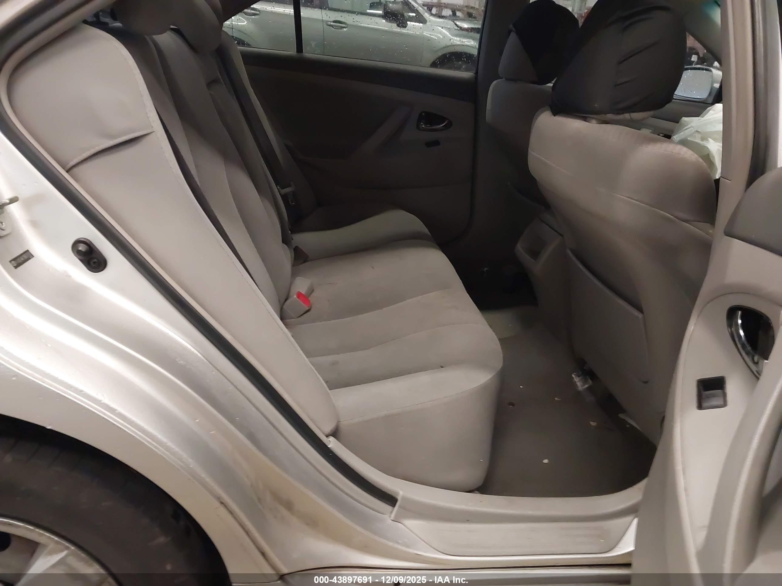 TOYOTA CAMRY image 8