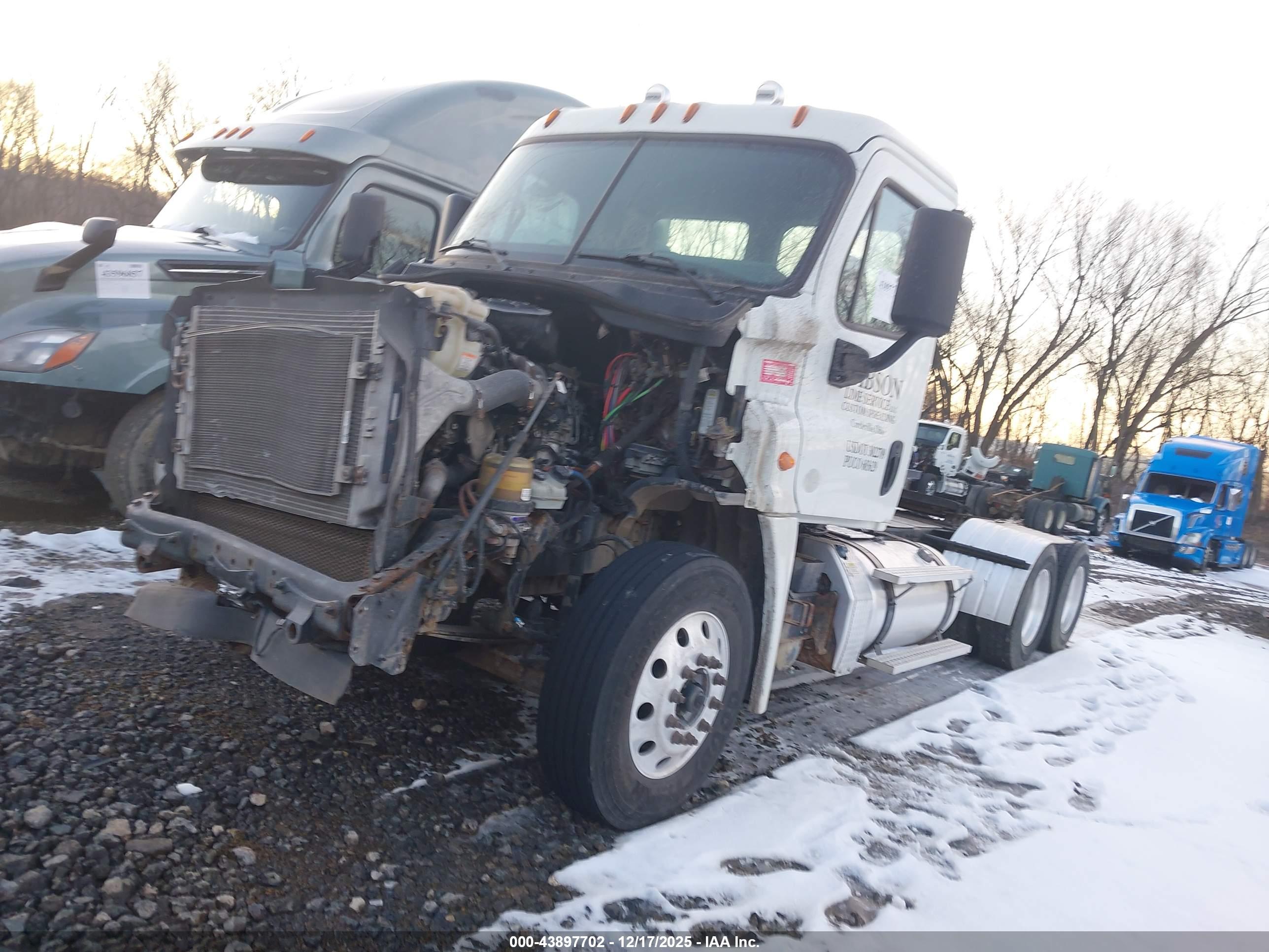 FREIGHTLINER CASCADIA image 2