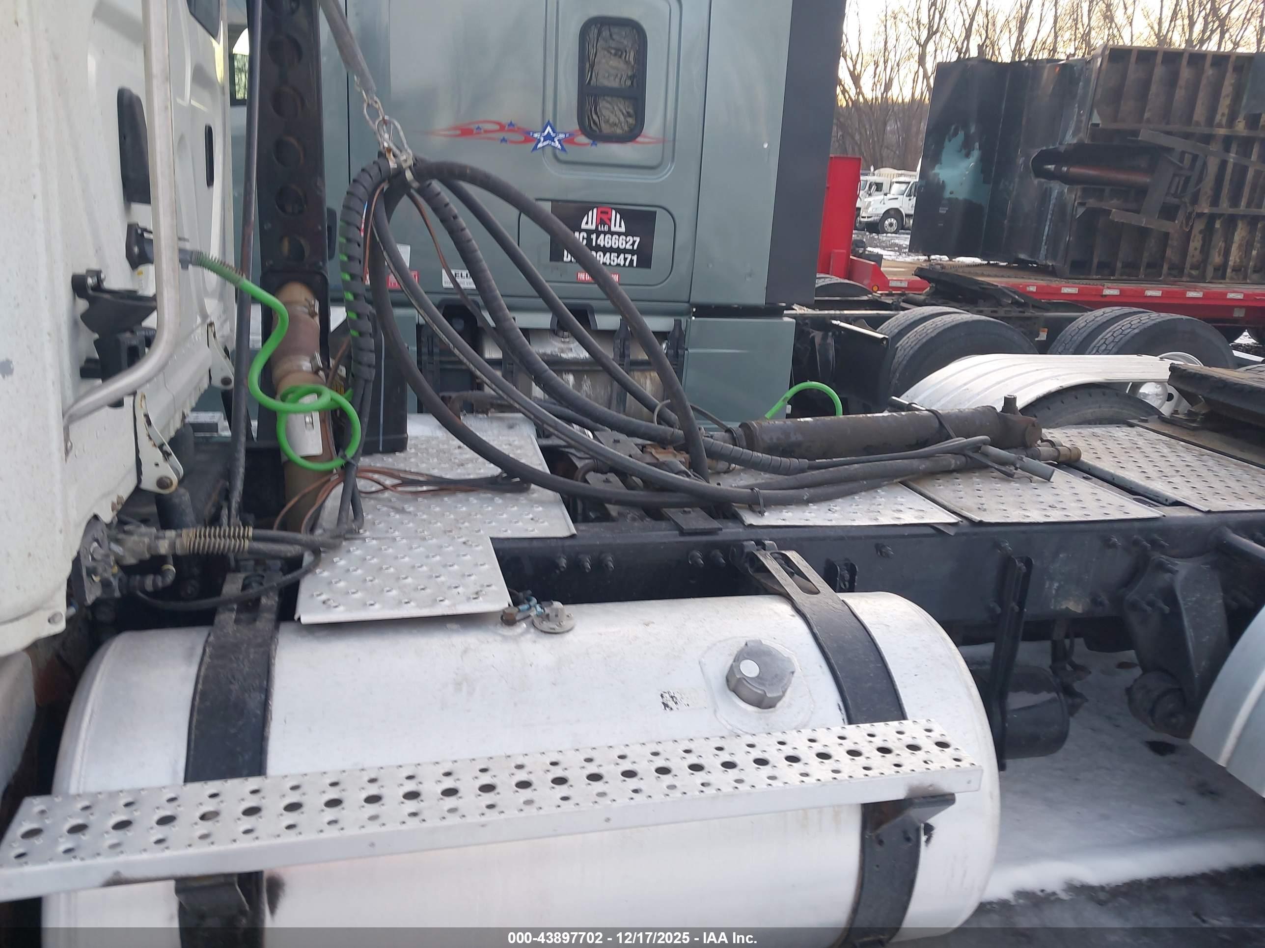 FREIGHTLINER CASCADIA image 7