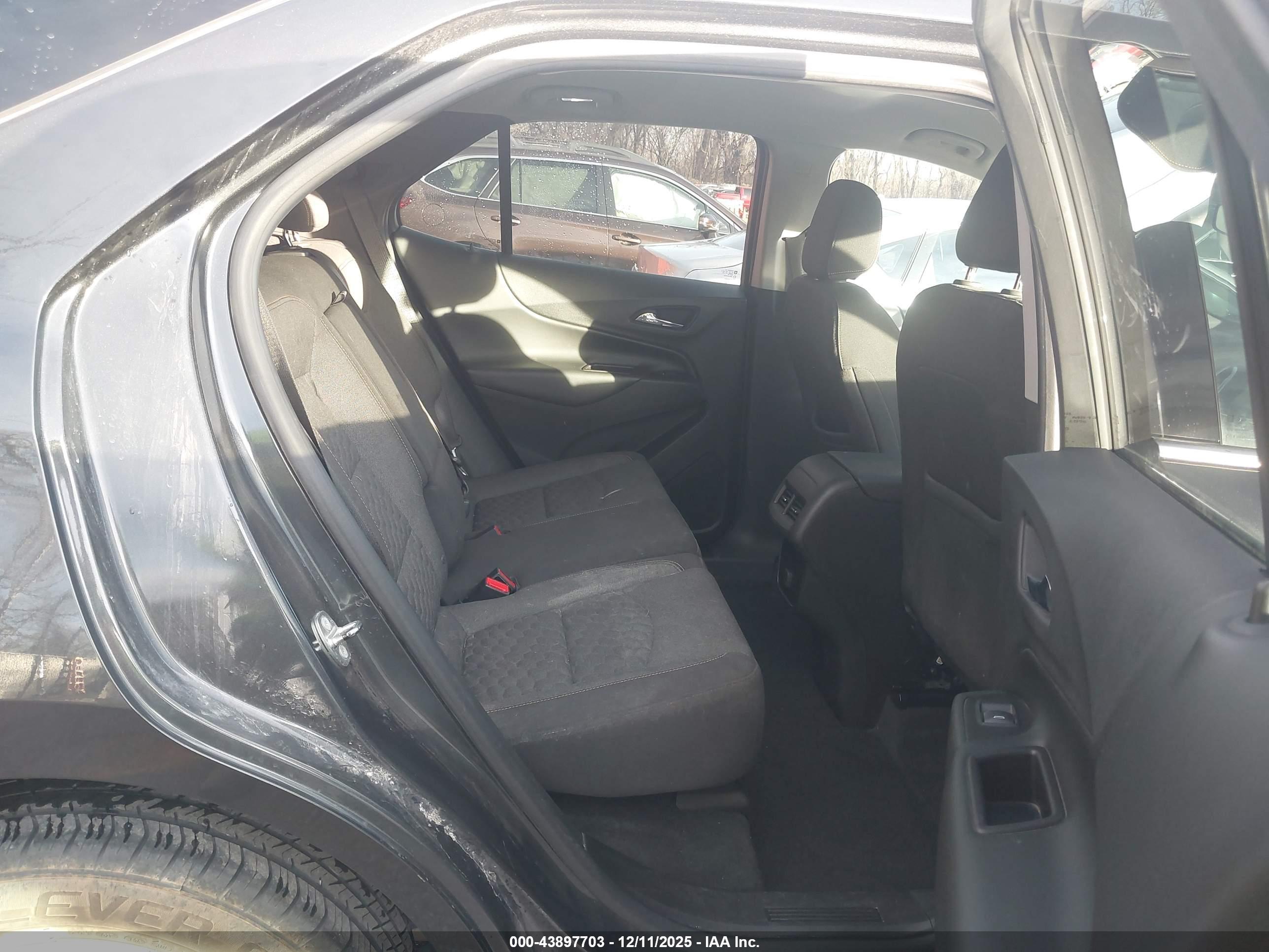 CHEVROLET EQUINOX image 8