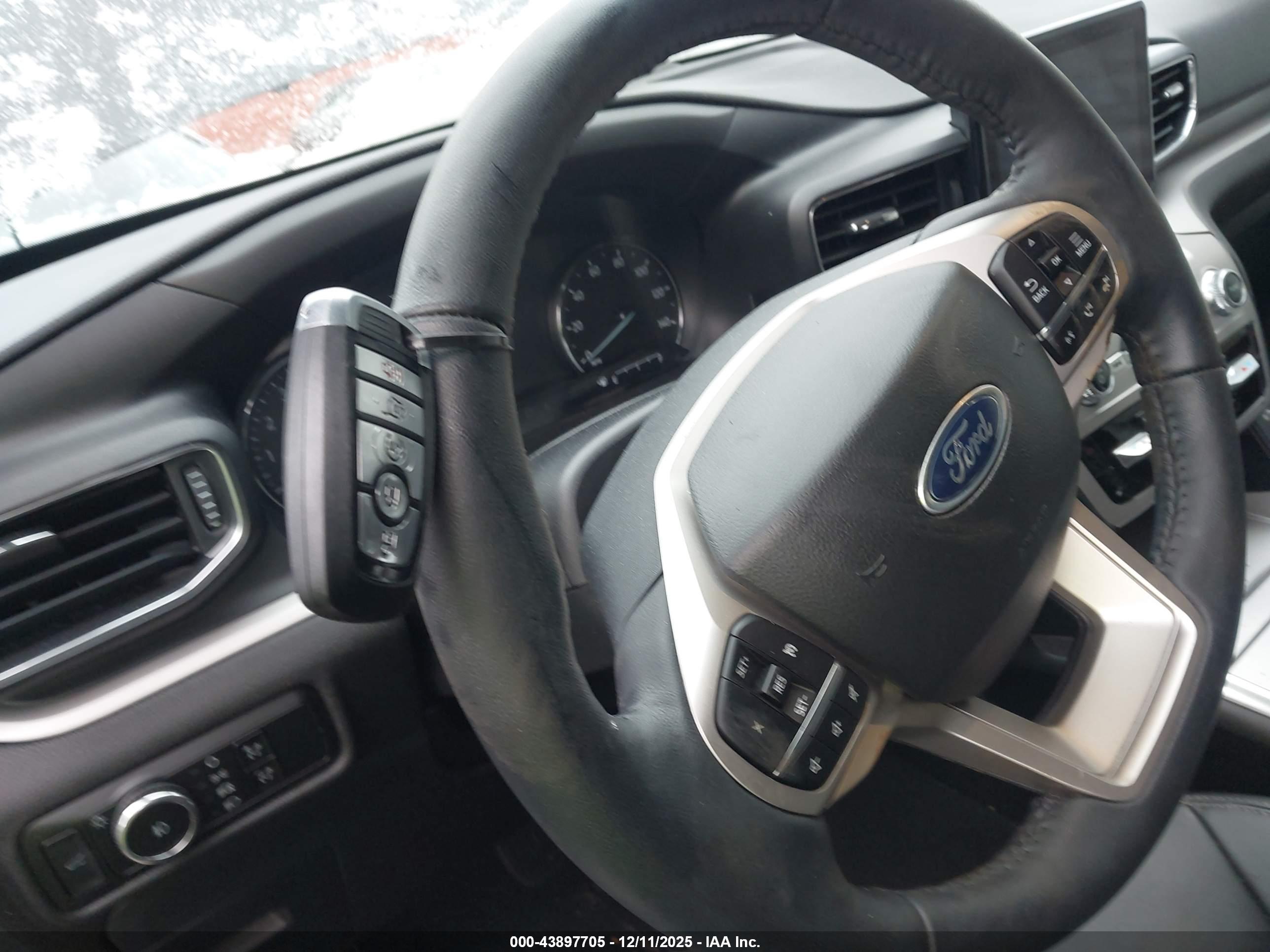 FORD EXPLORER image 11
