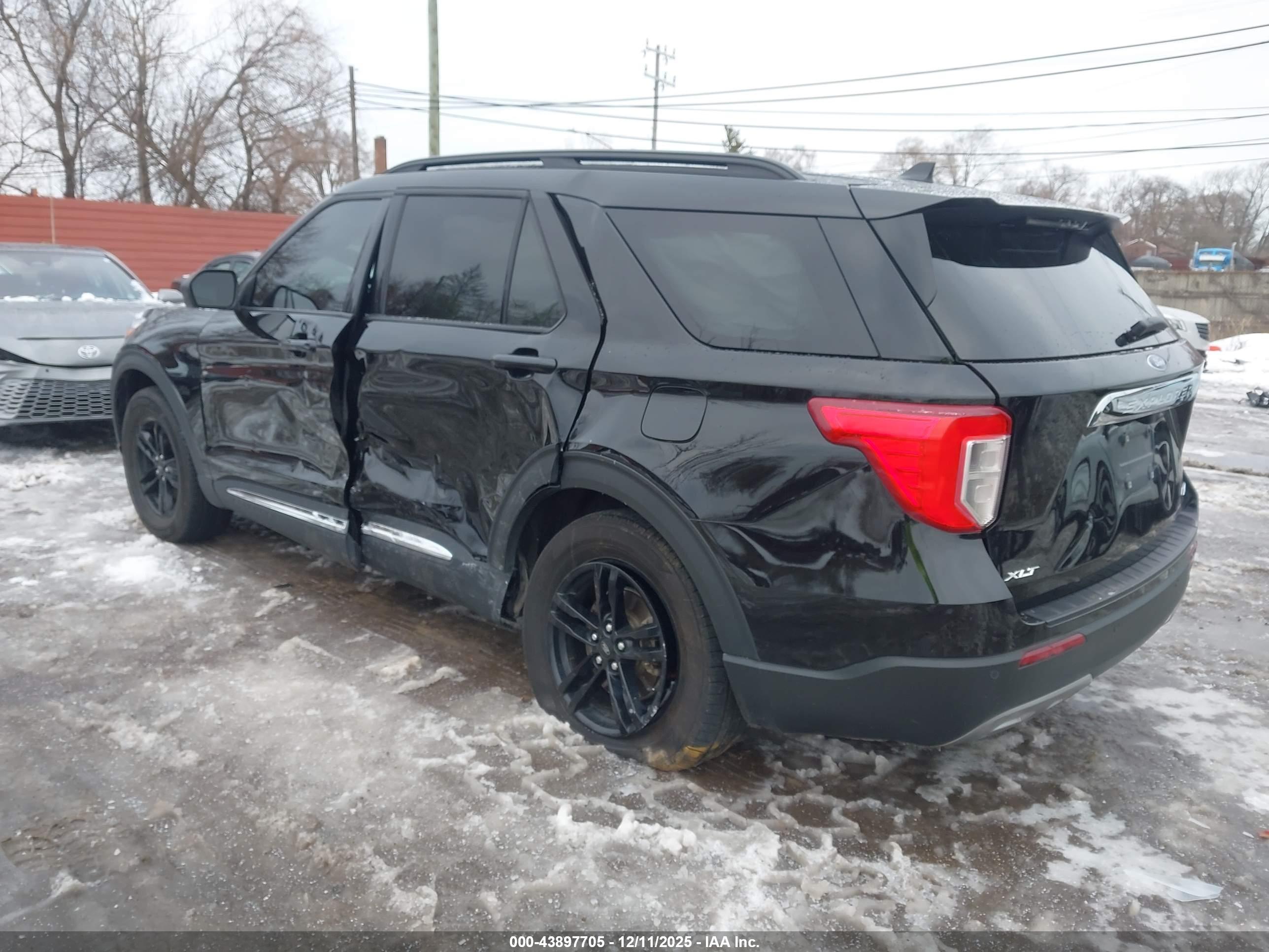 FORD EXPLORER image 3
