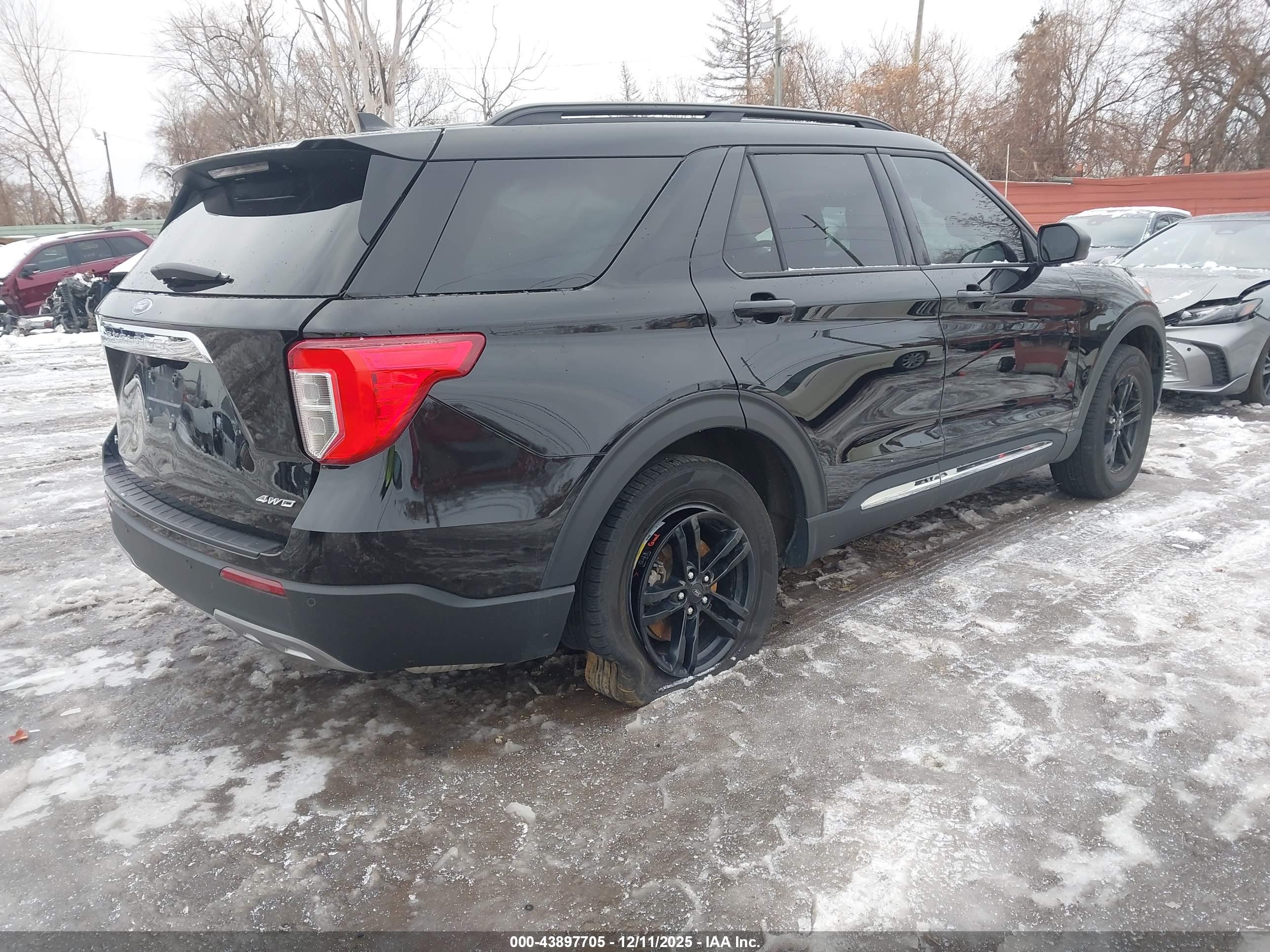 FORD EXPLORER image 4