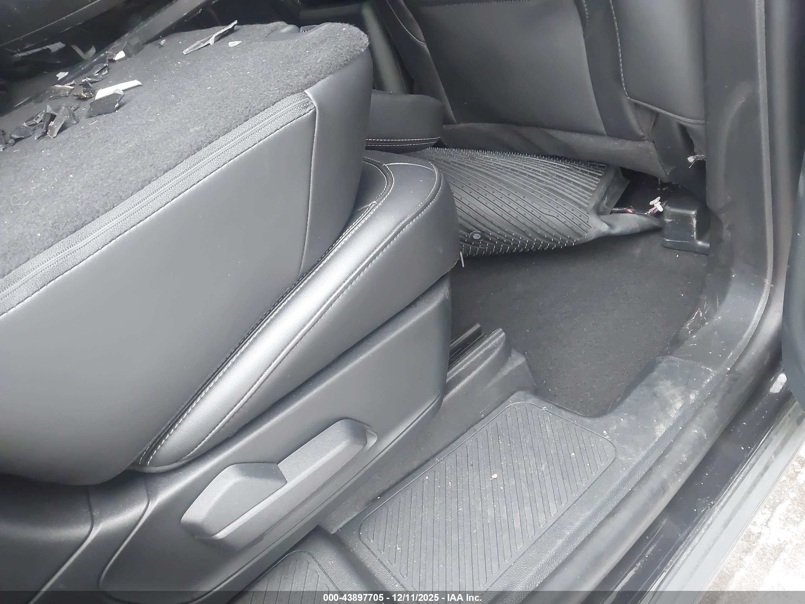 FORD EXPLORER image 8