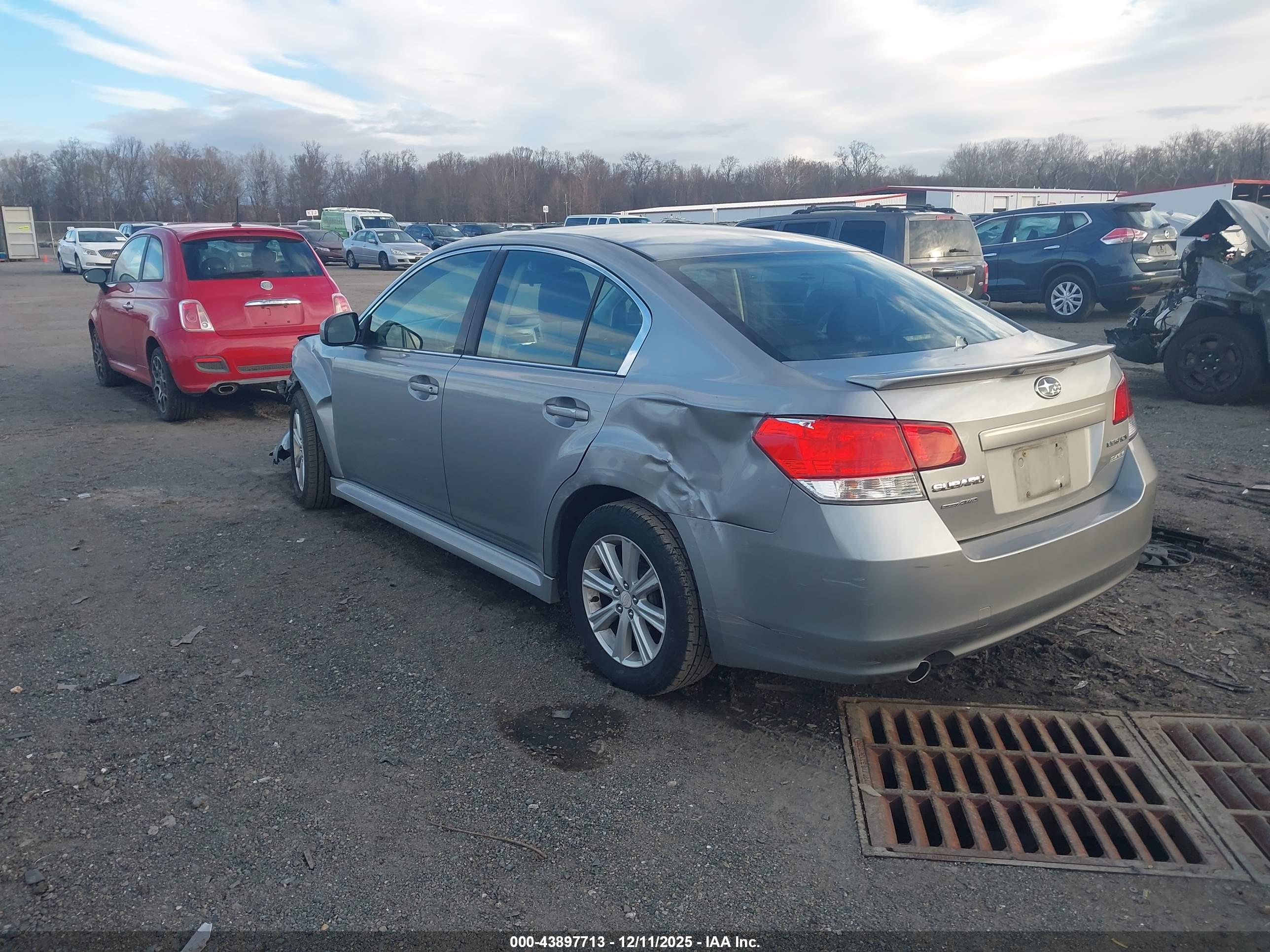 SUBARU LEGACY image 3