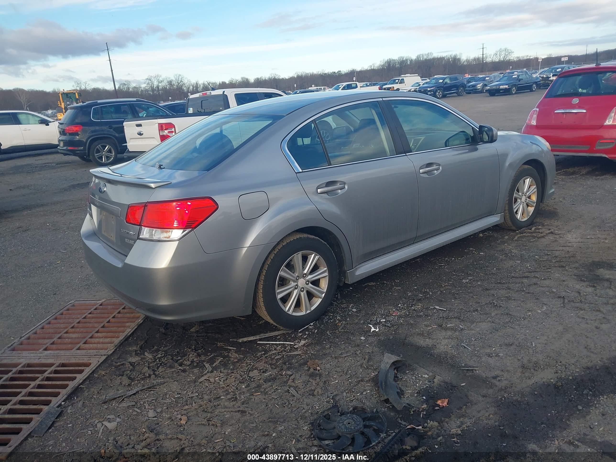 SUBARU LEGACY image 4