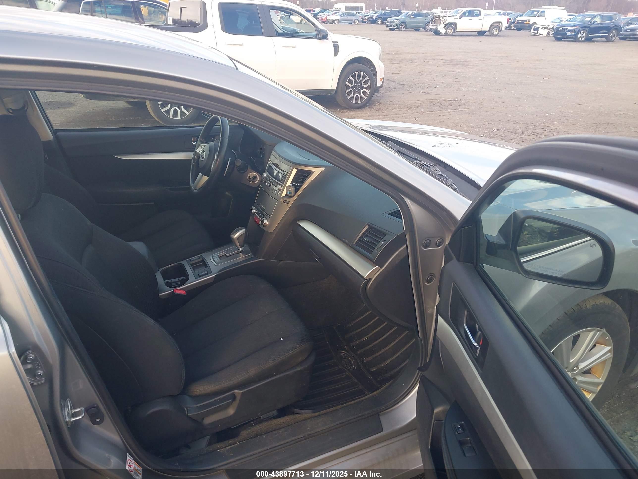 SUBARU LEGACY image 5