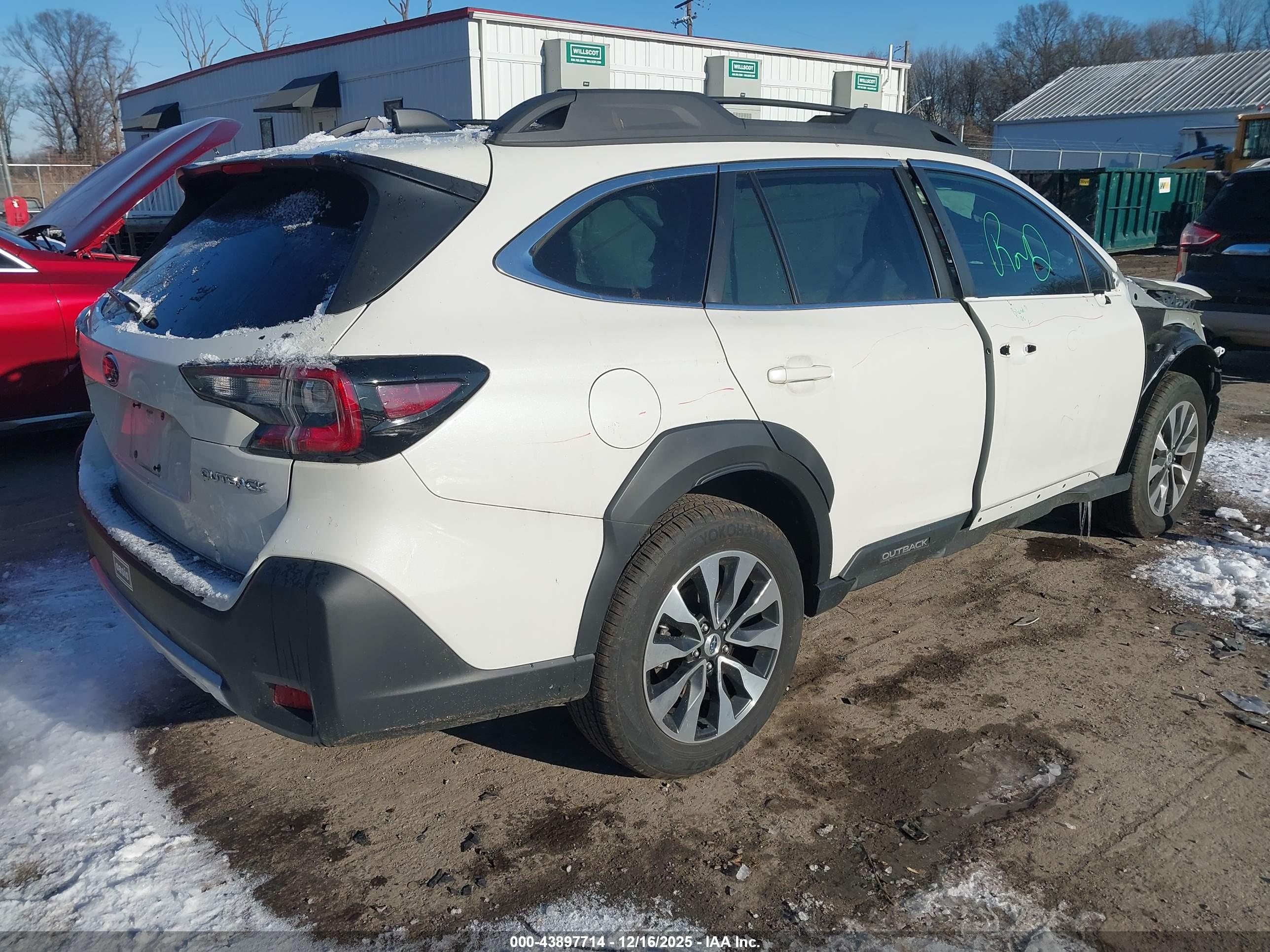 SUBARU OUTBACK image 4