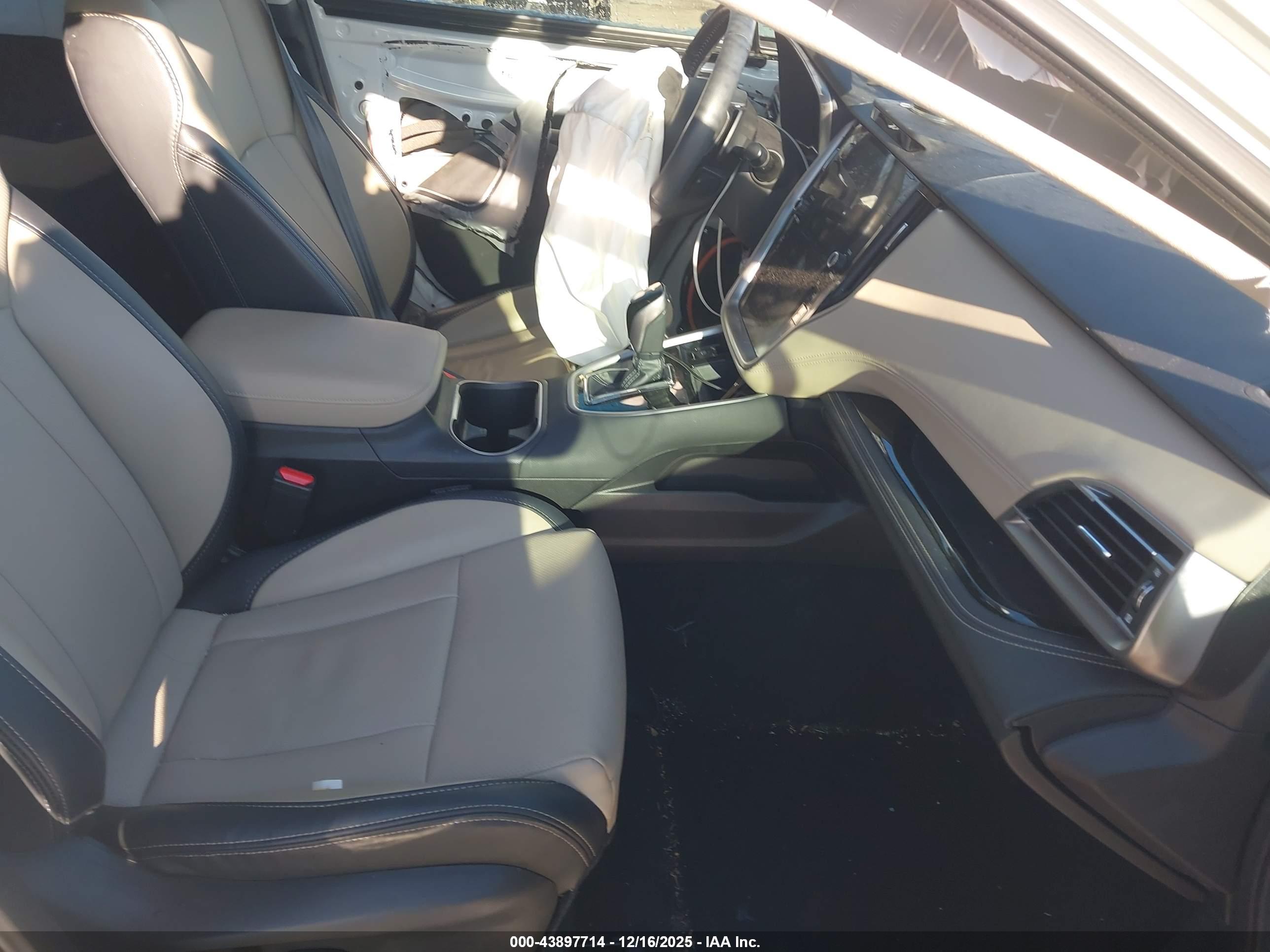 SUBARU OUTBACK image 5