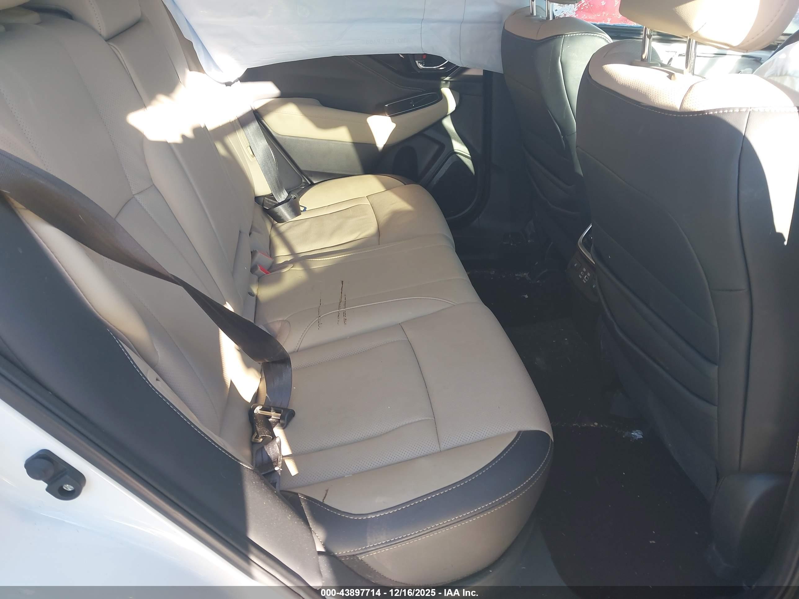 SUBARU OUTBACK image 8