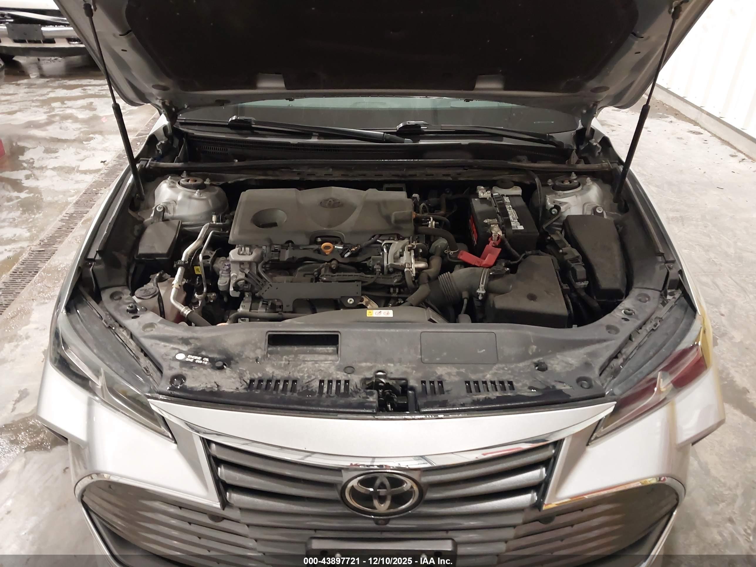 TOYOTA AVALON image 10