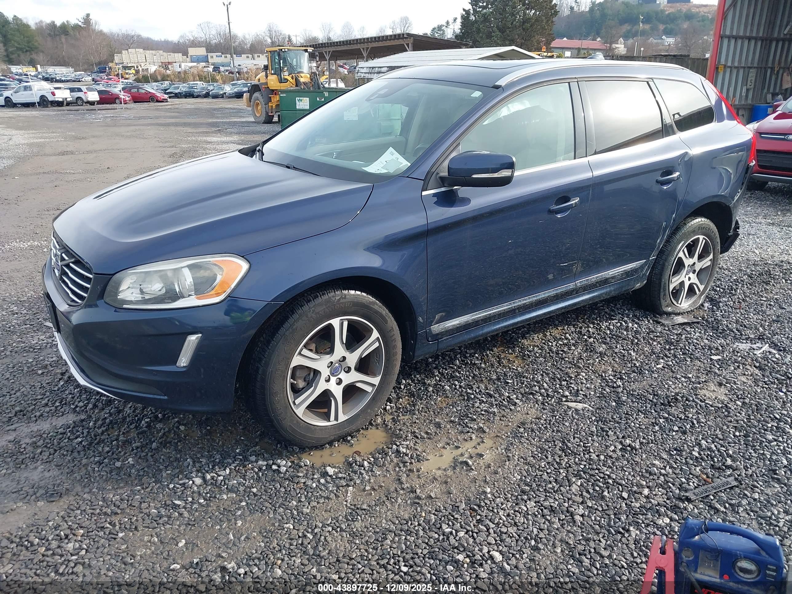 VOLVO XC60 image 2