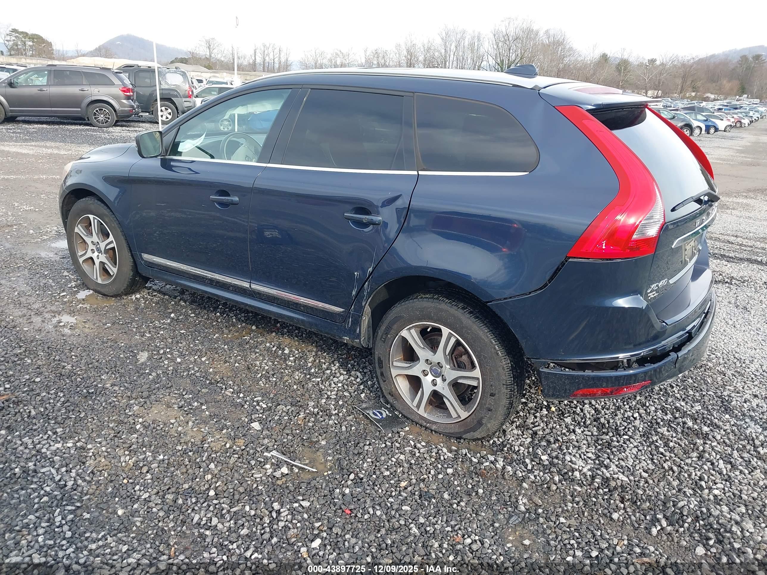 VOLVO XC60 image 3