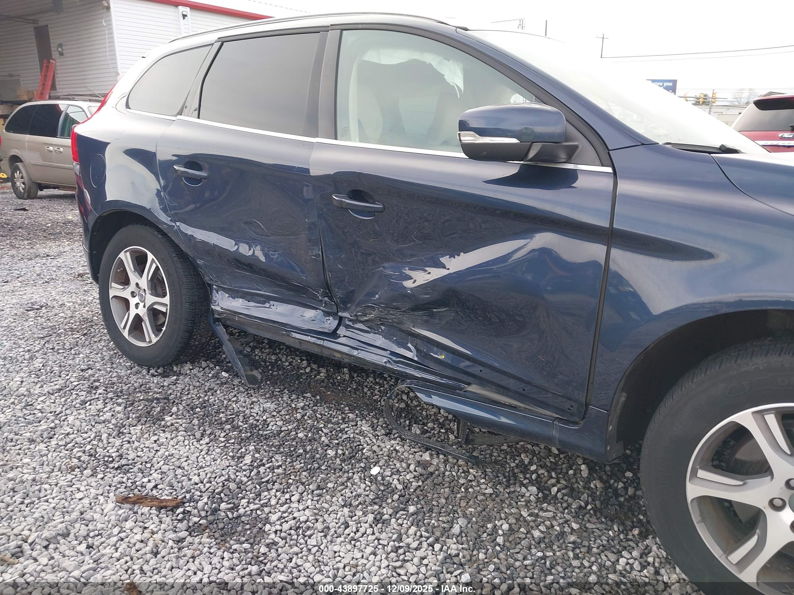 VOLVO XC60 image 6