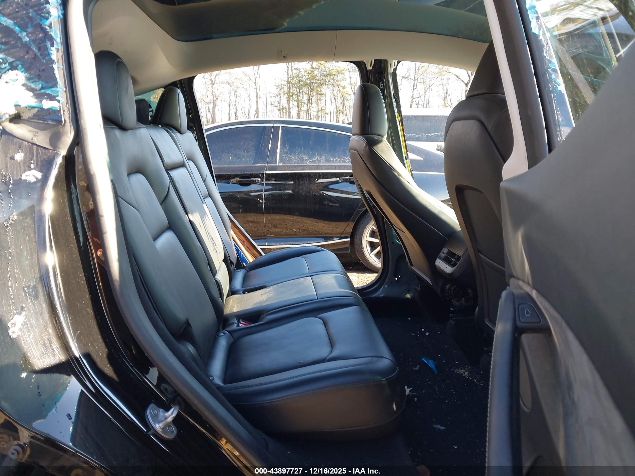 TESLA MODEL image 8