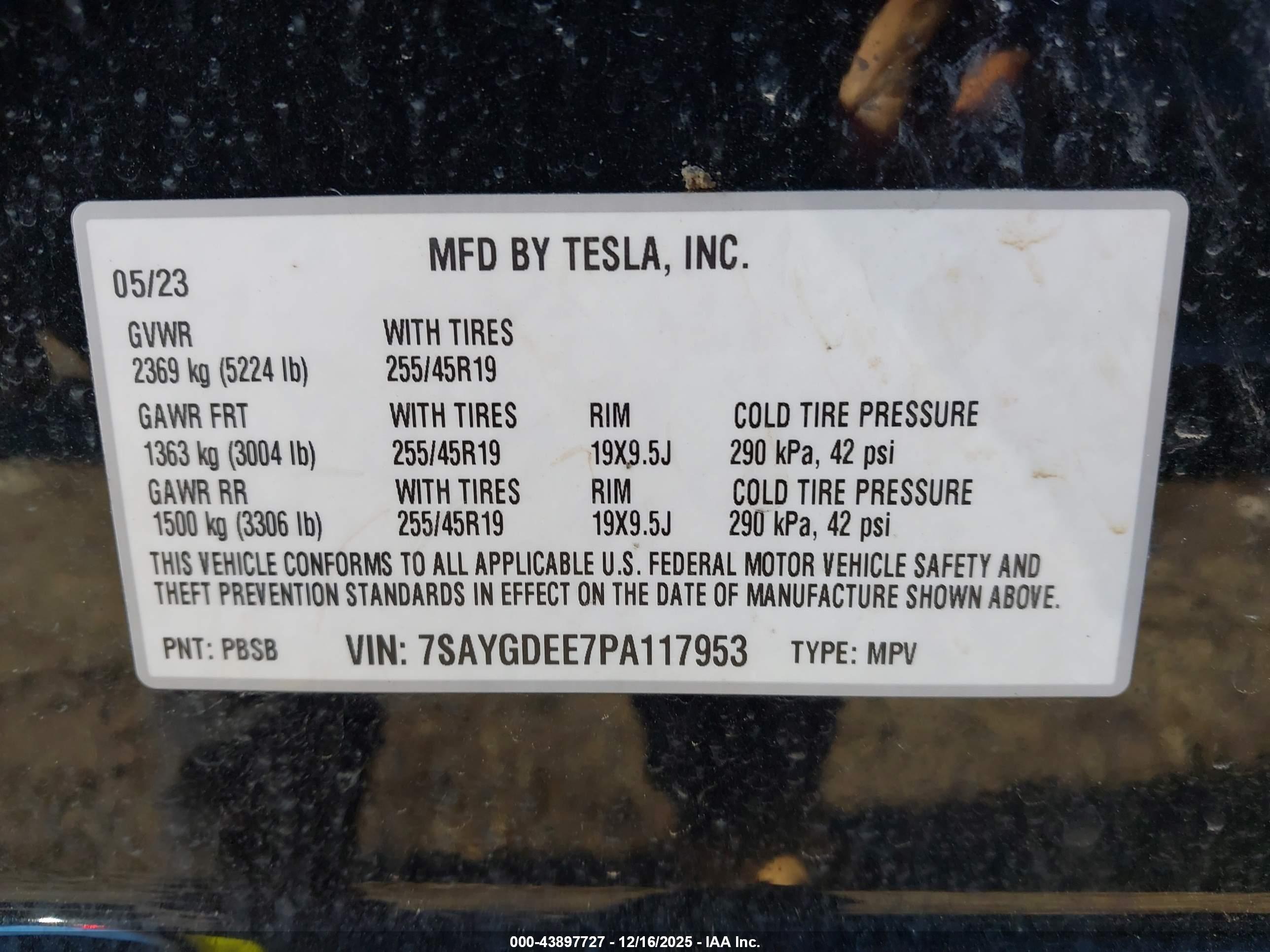 TESLA MODEL image 9