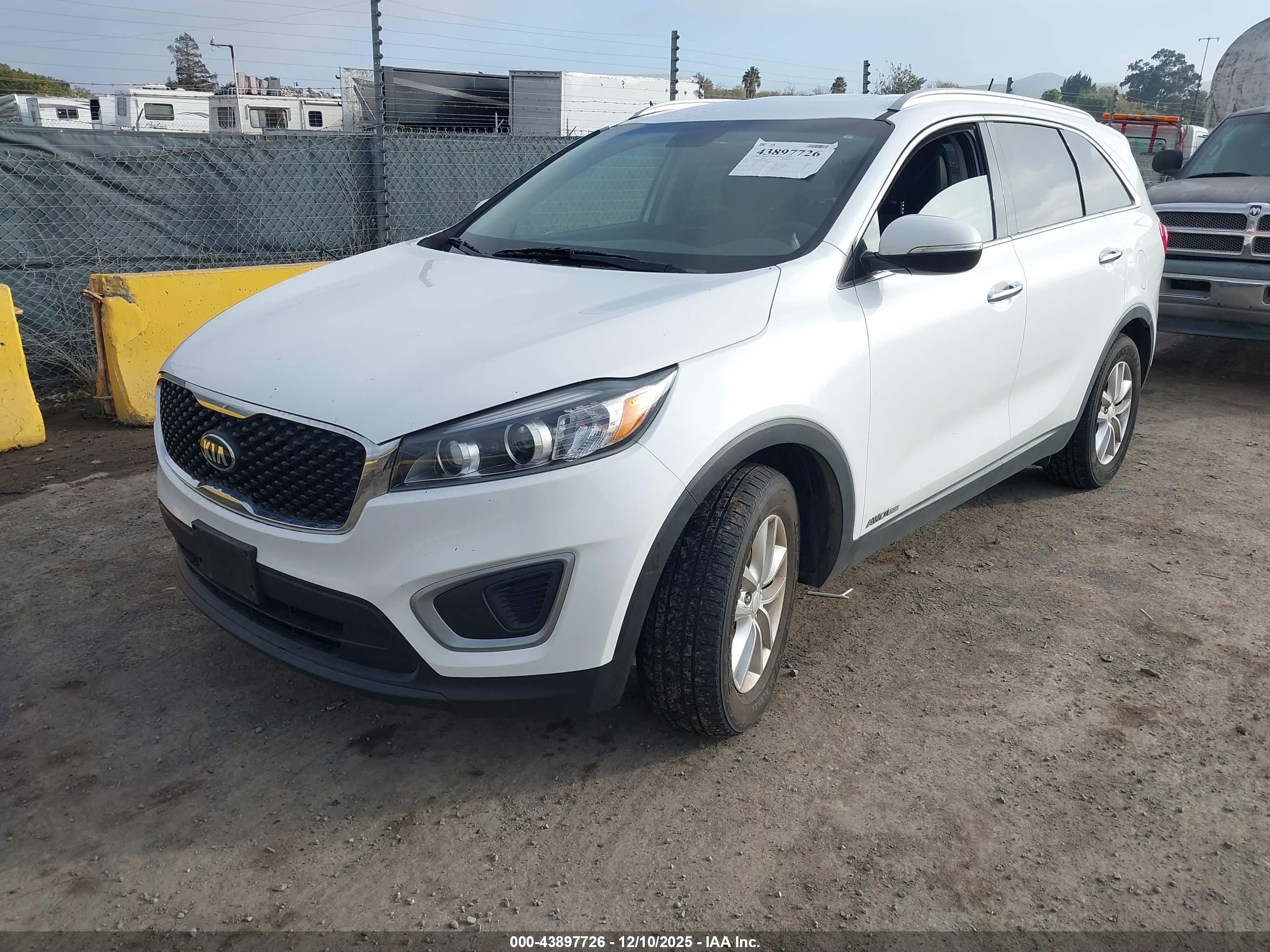 KIA SORENTO image 2