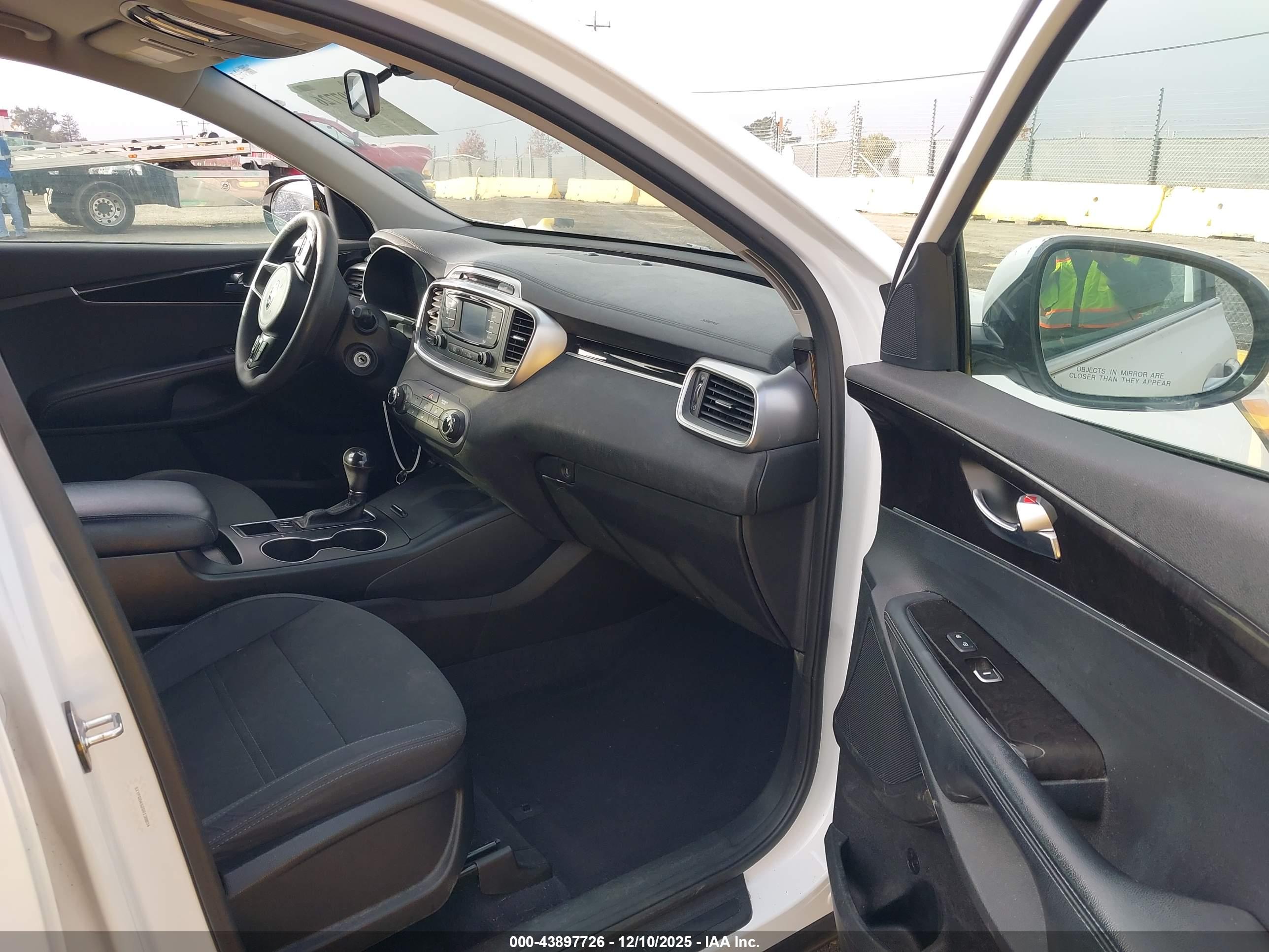 KIA SORENTO image 5