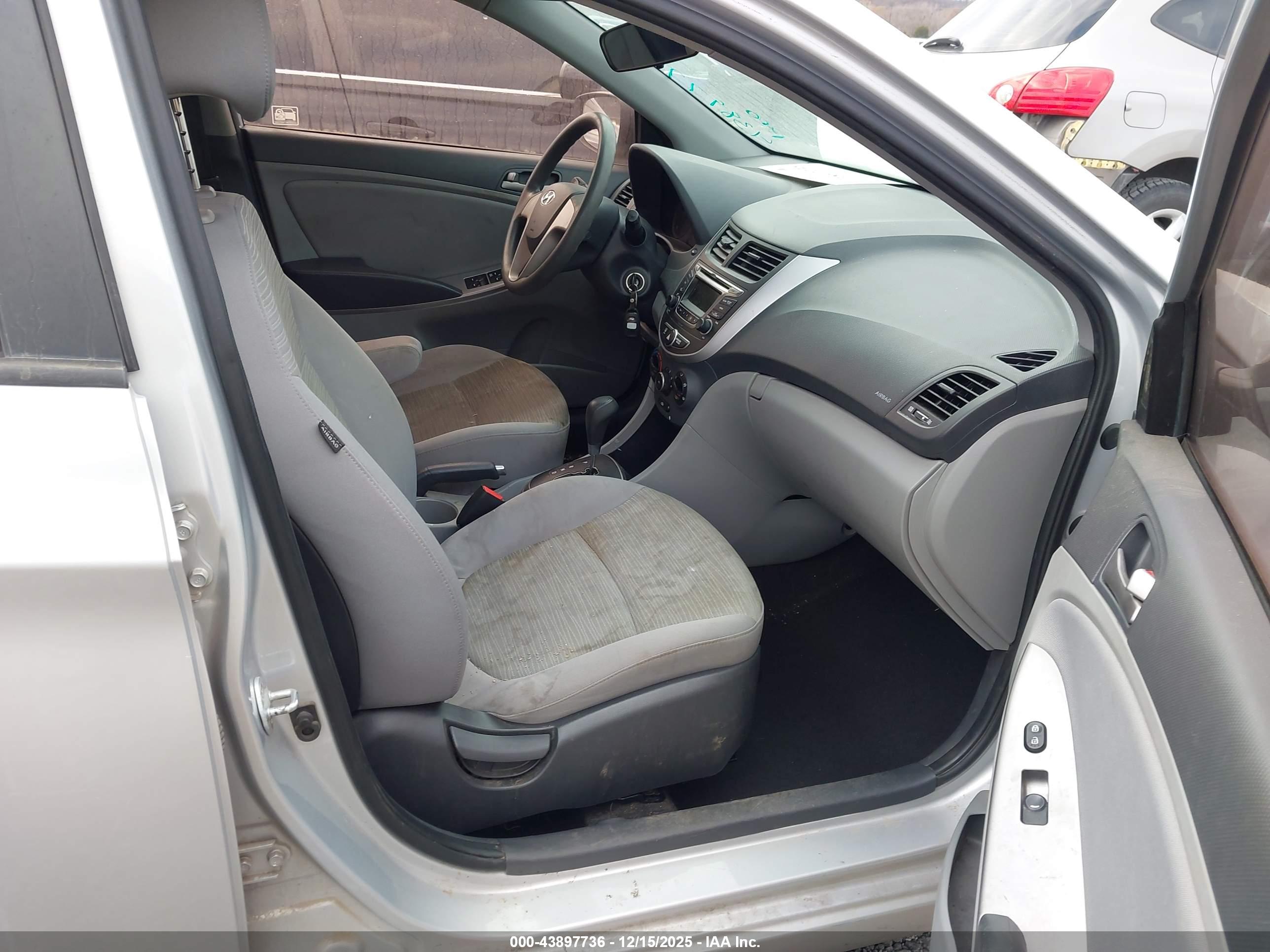HYUNDAI ACCENT image 5