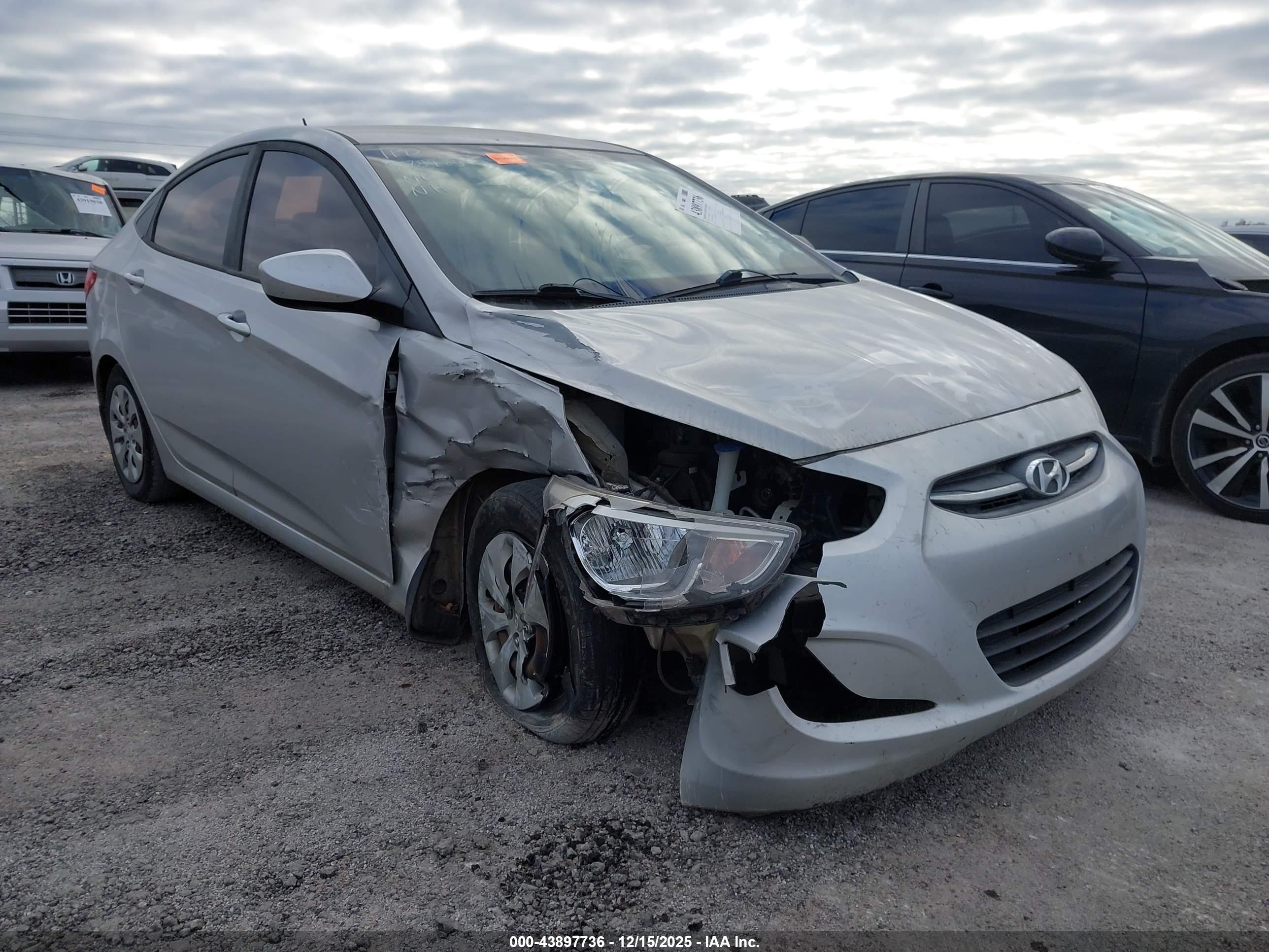HYUNDAI ACCENT image 6