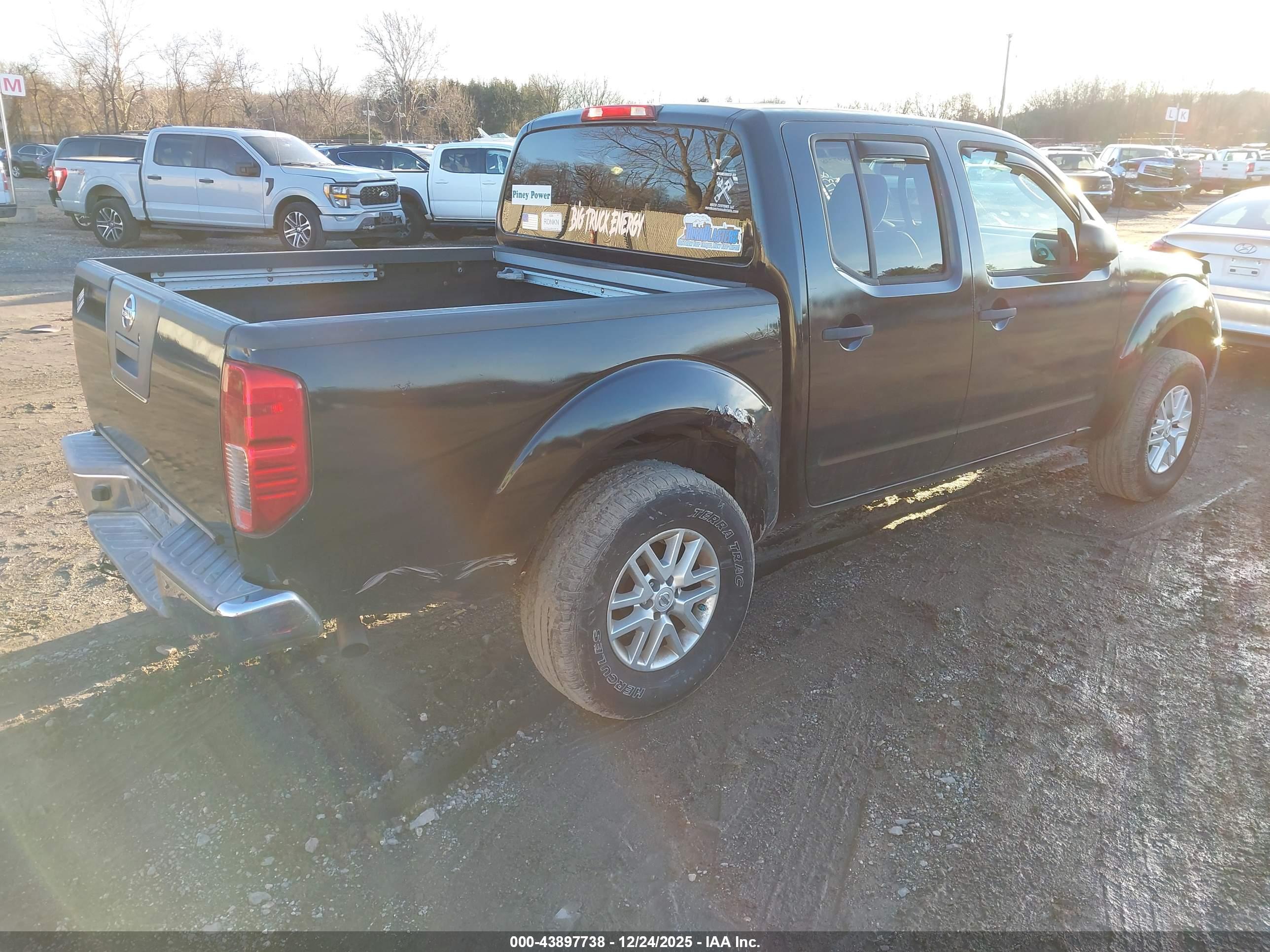 NISSAN FRONTIER image 4