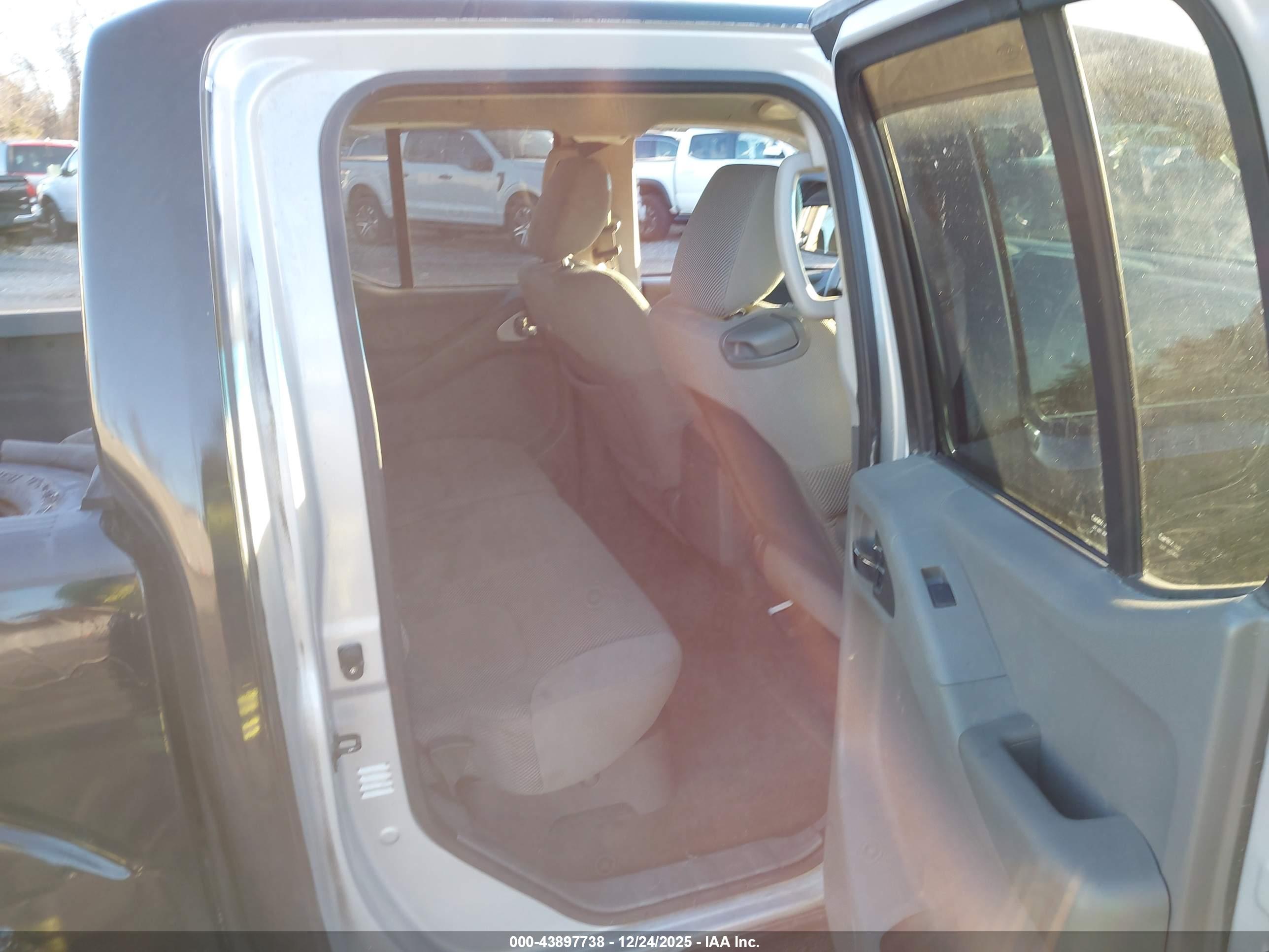 NISSAN FRONTIER image 8