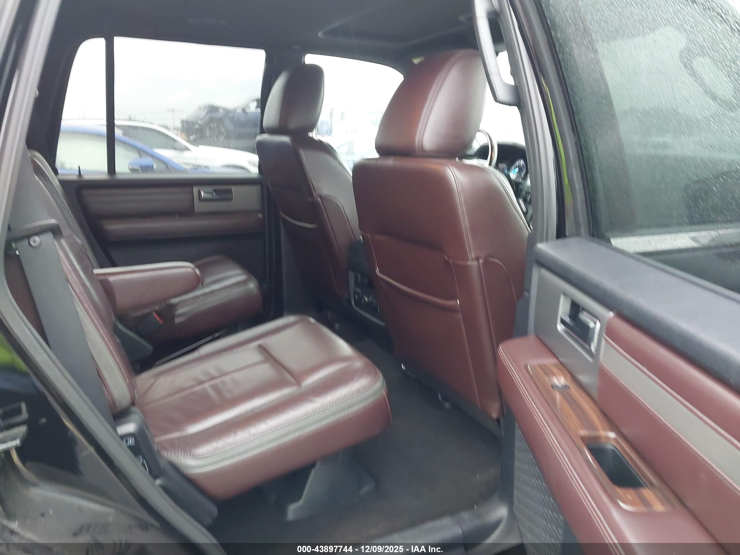 FORD EXPEDITION image 8