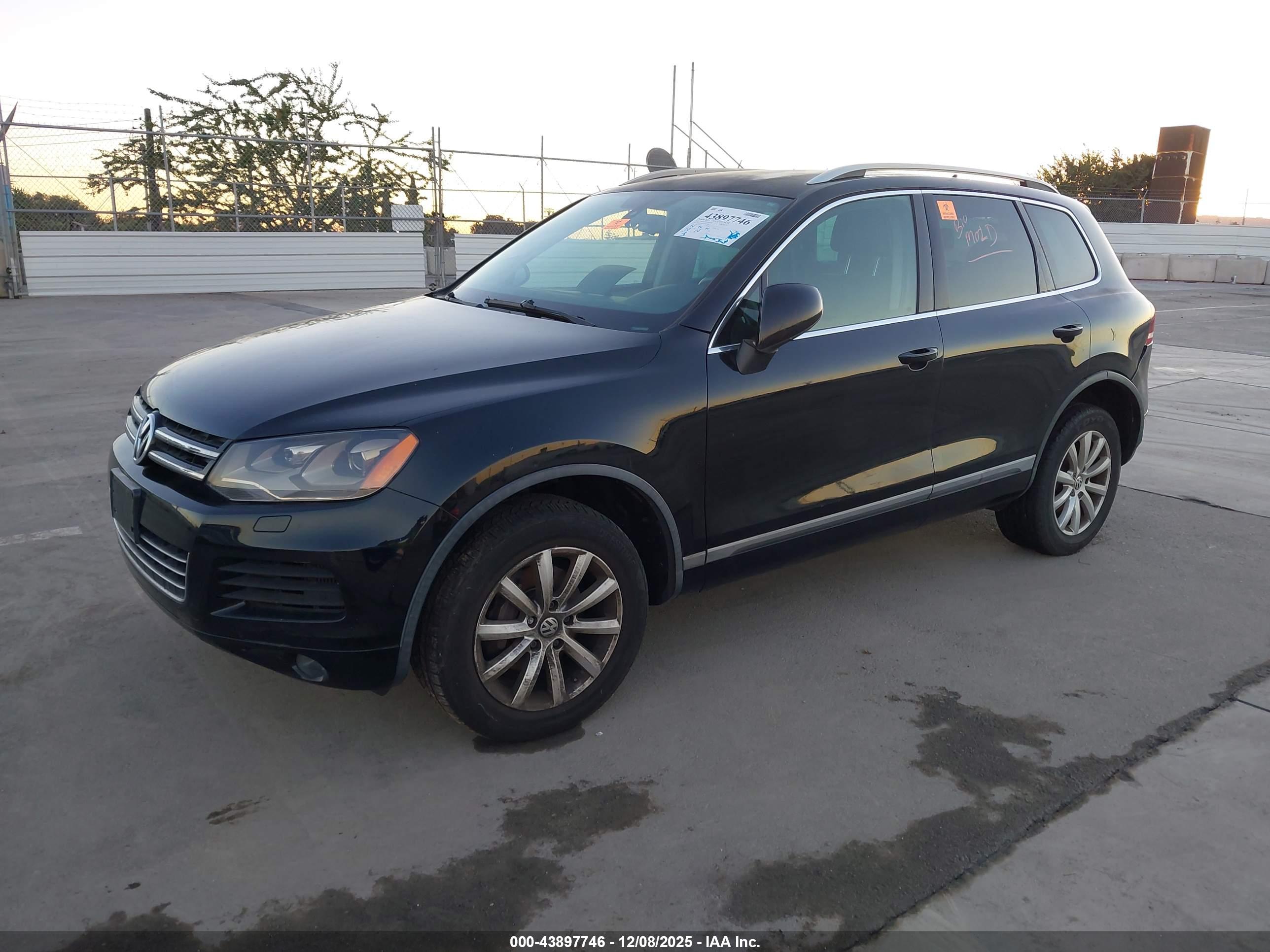 VOLKSWAGEN TOUAREG image 2