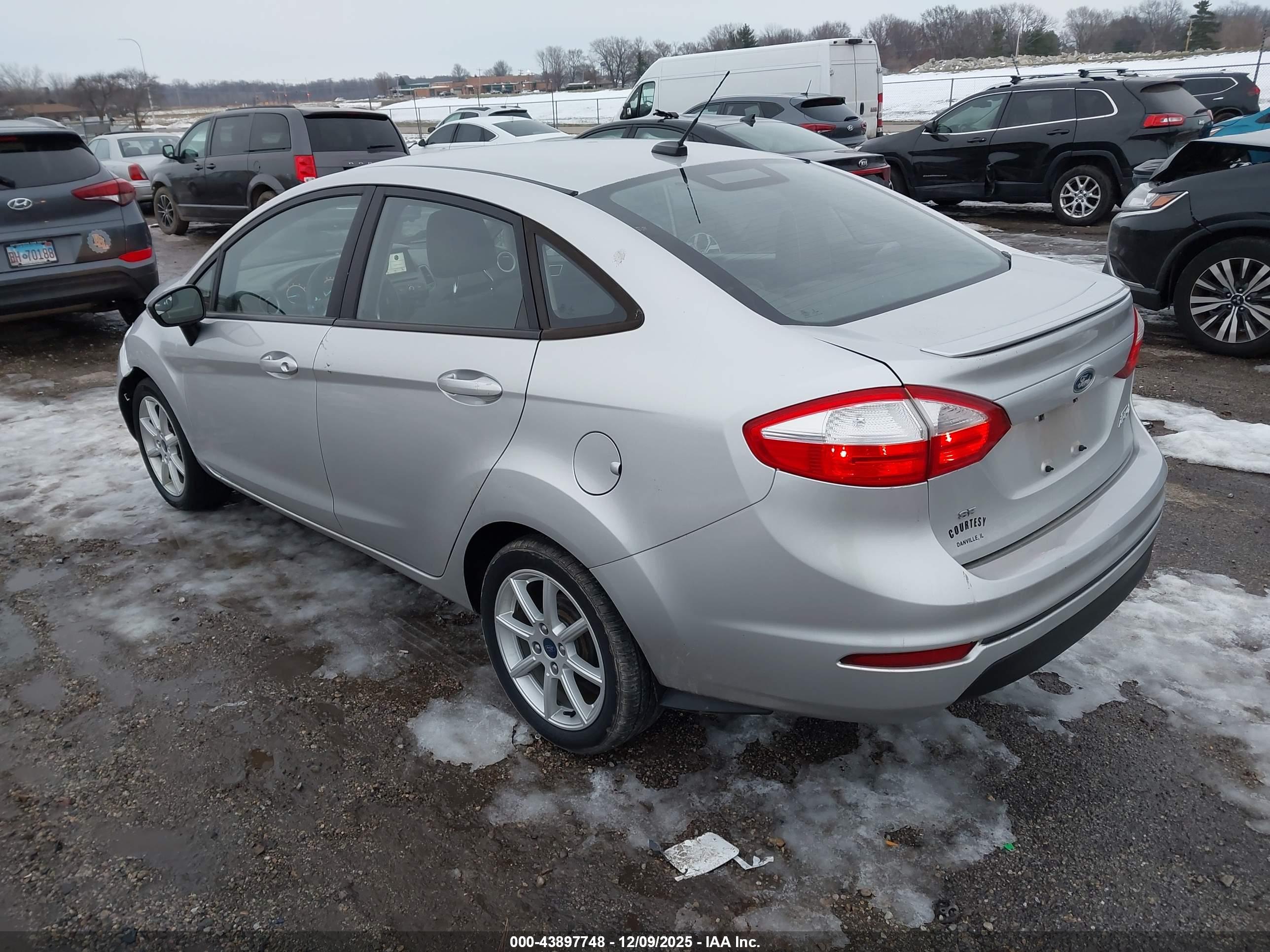FORD FIESTA image 3