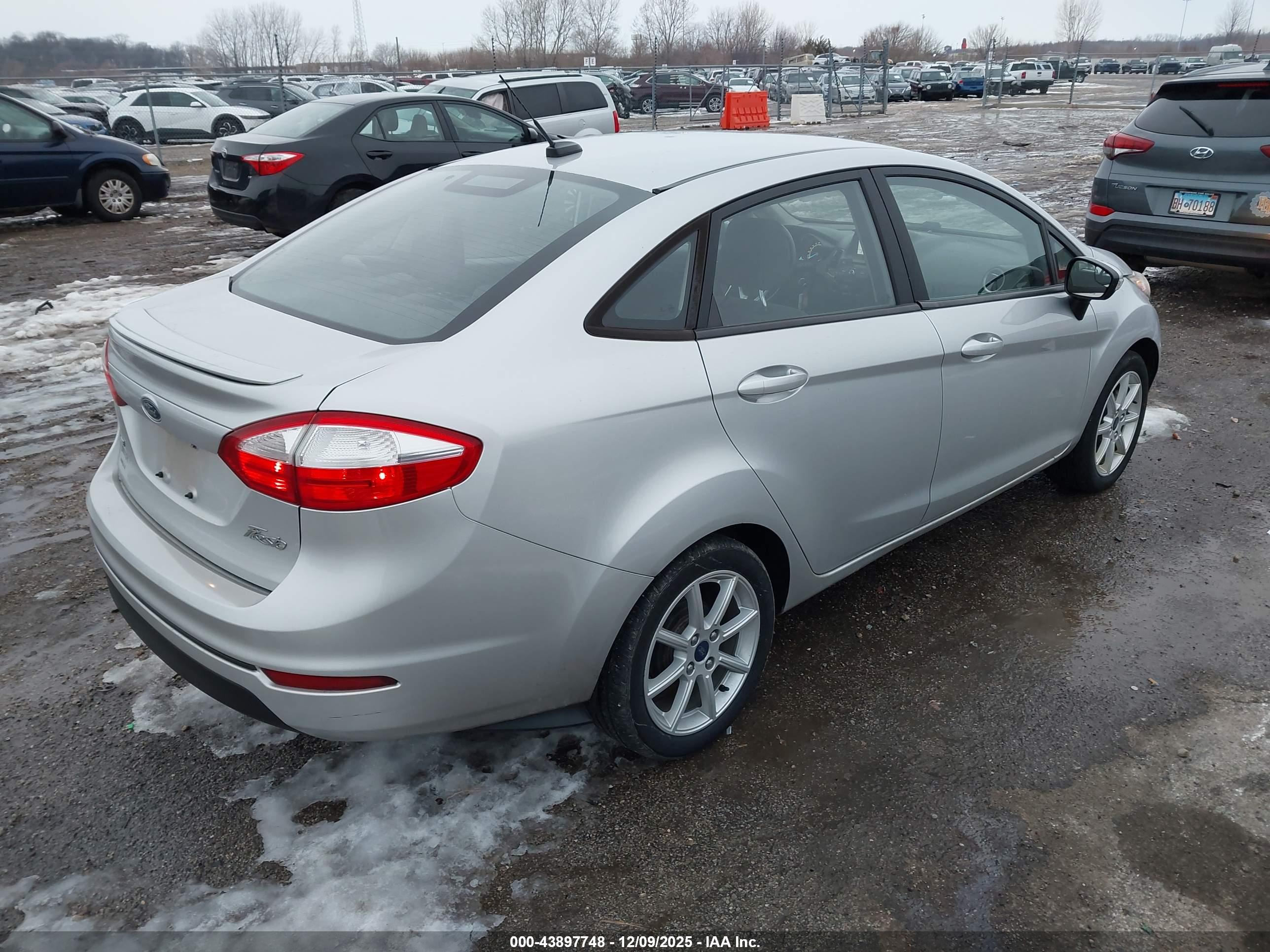 FORD FIESTA image 4