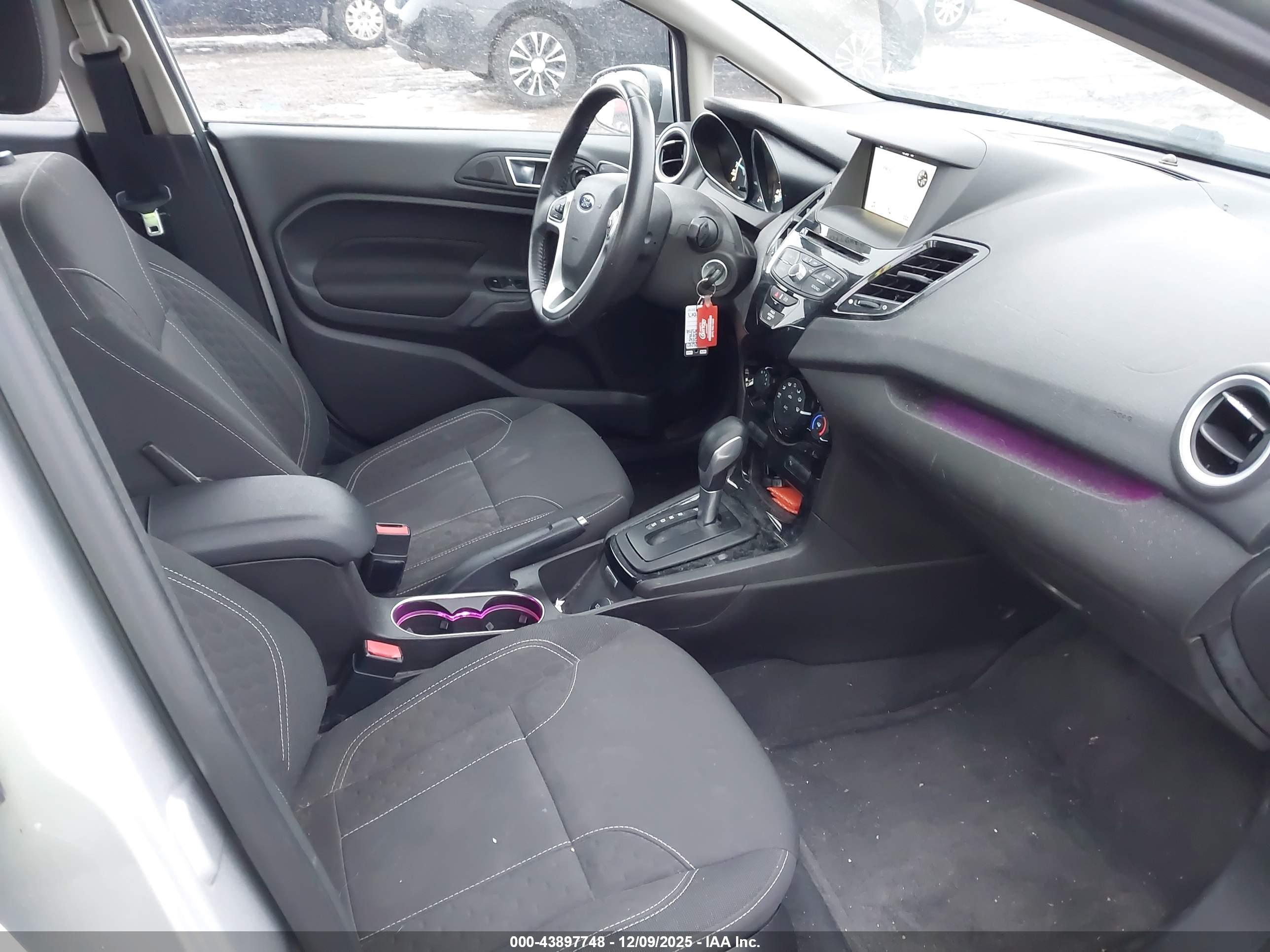 FORD FIESTA image 5