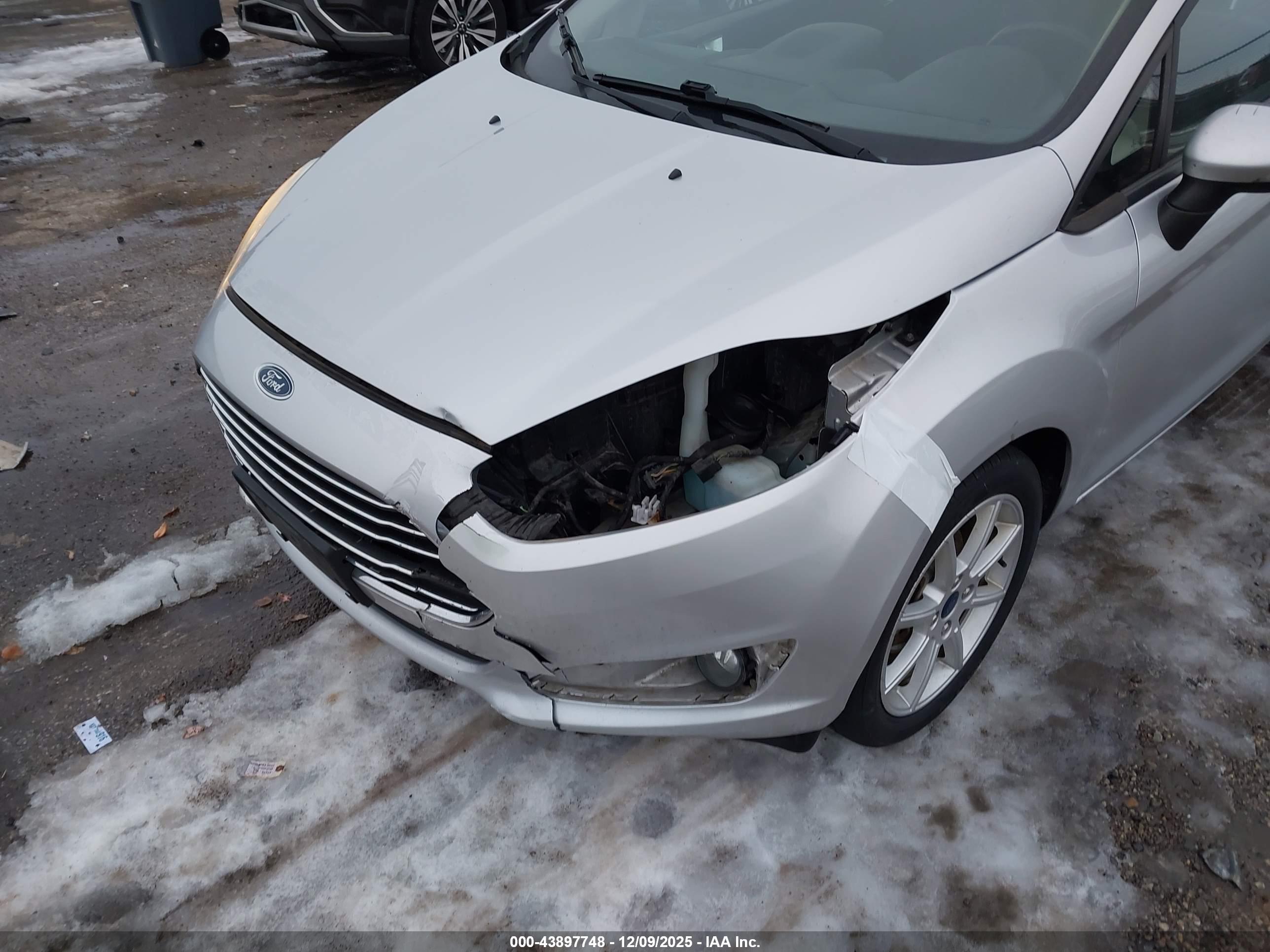 FORD FIESTA image 6