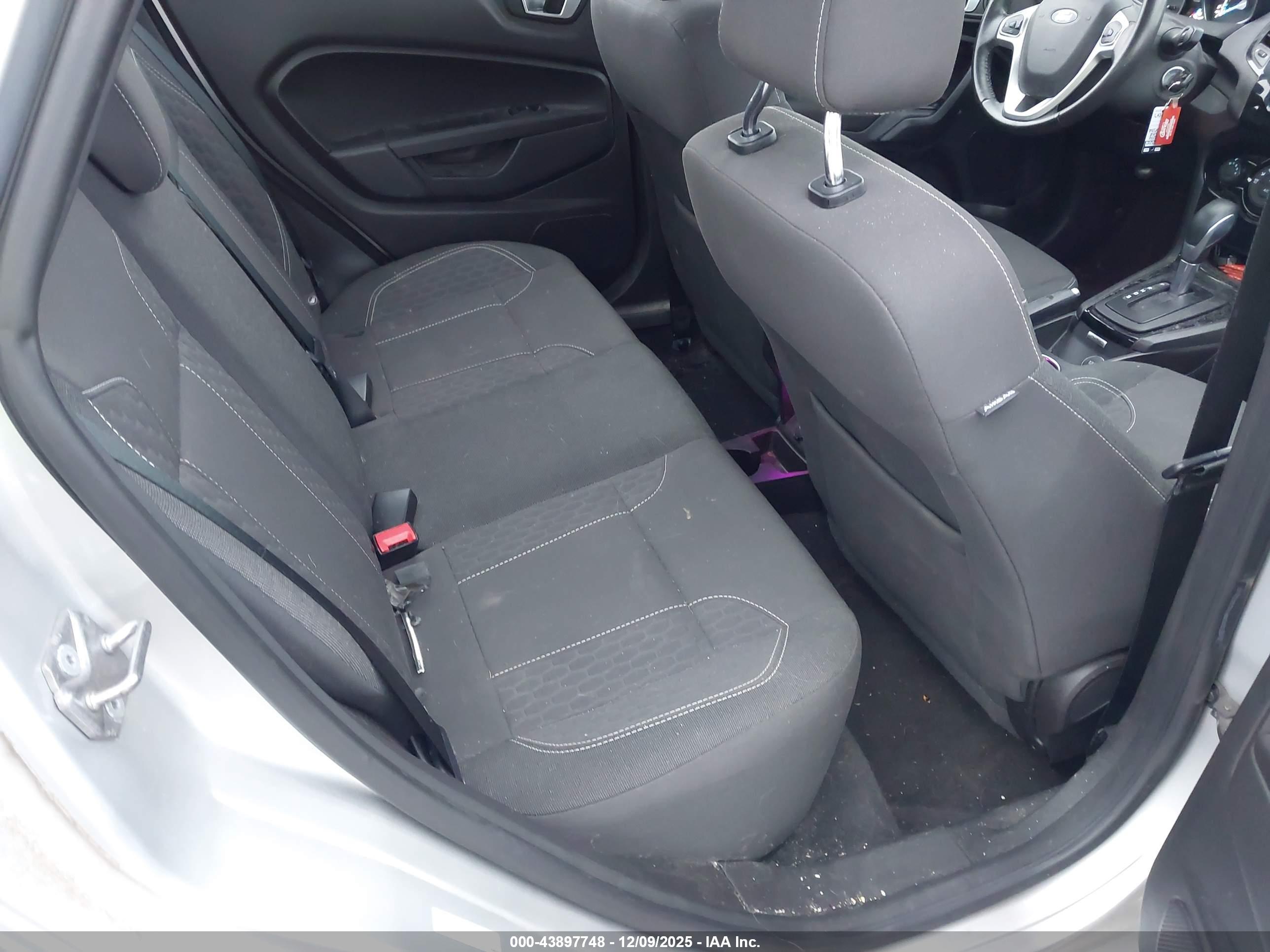 FORD FIESTA image 8