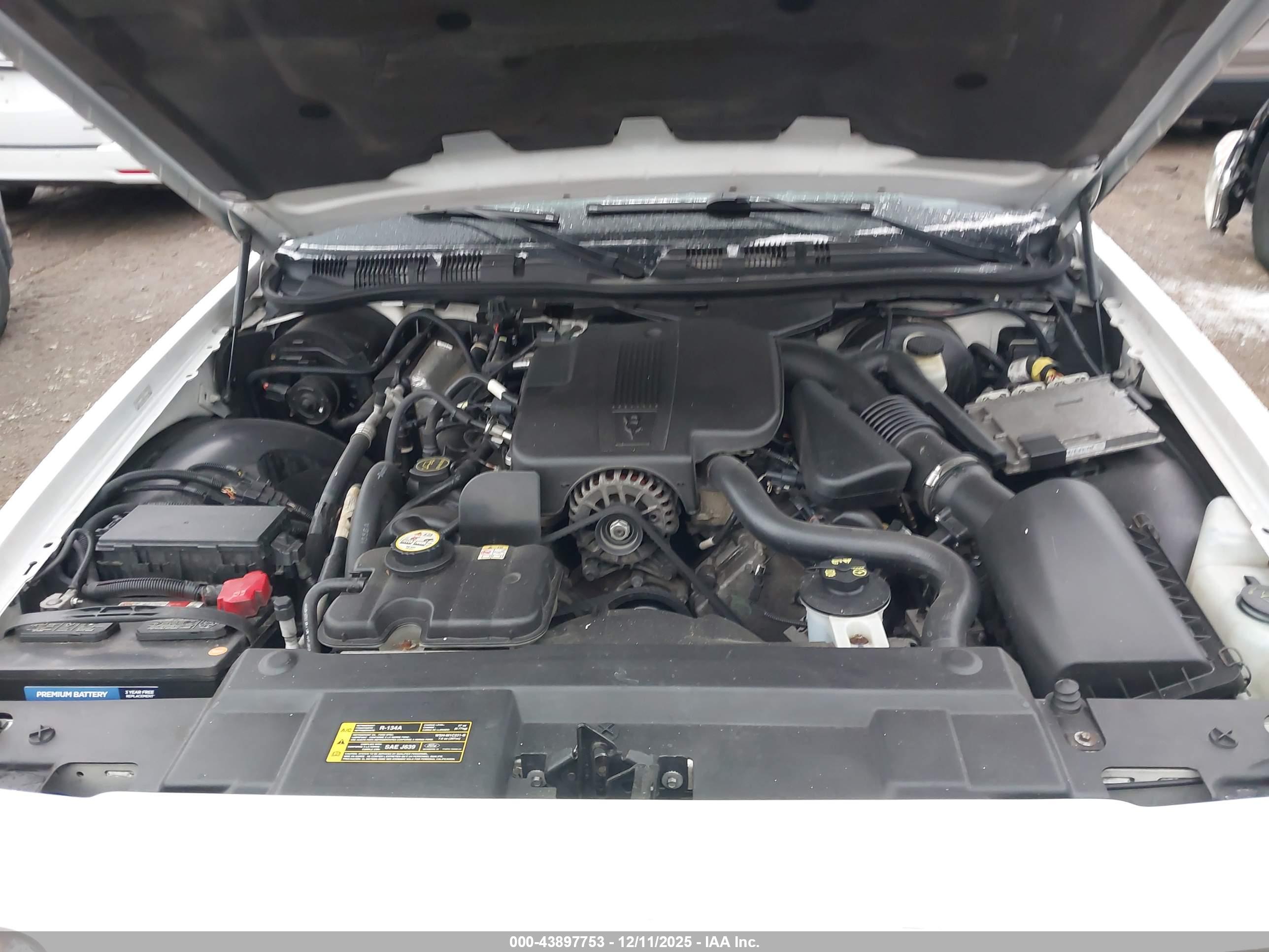 FORD CROWN image 10