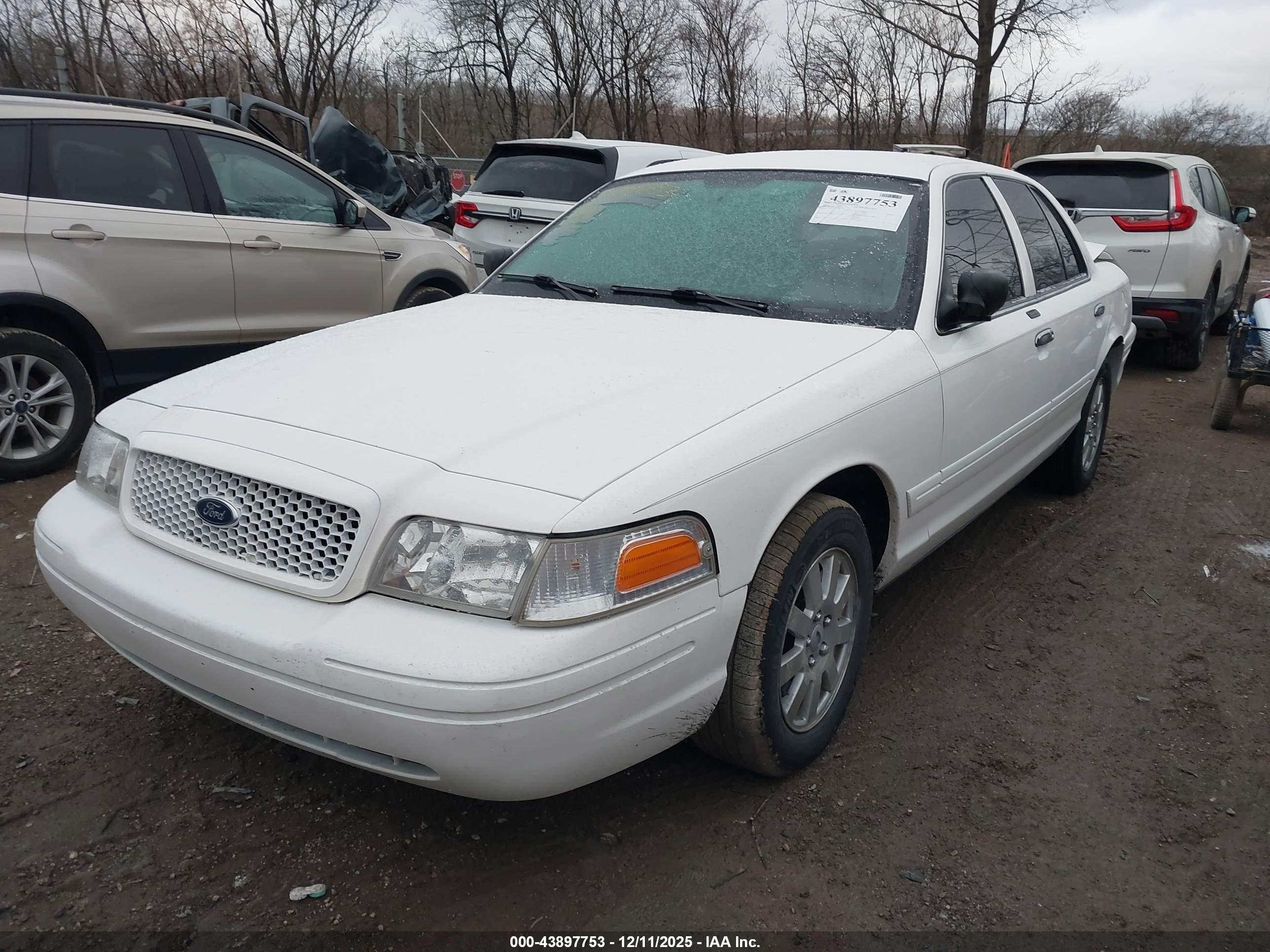 FORD CROWN image 2