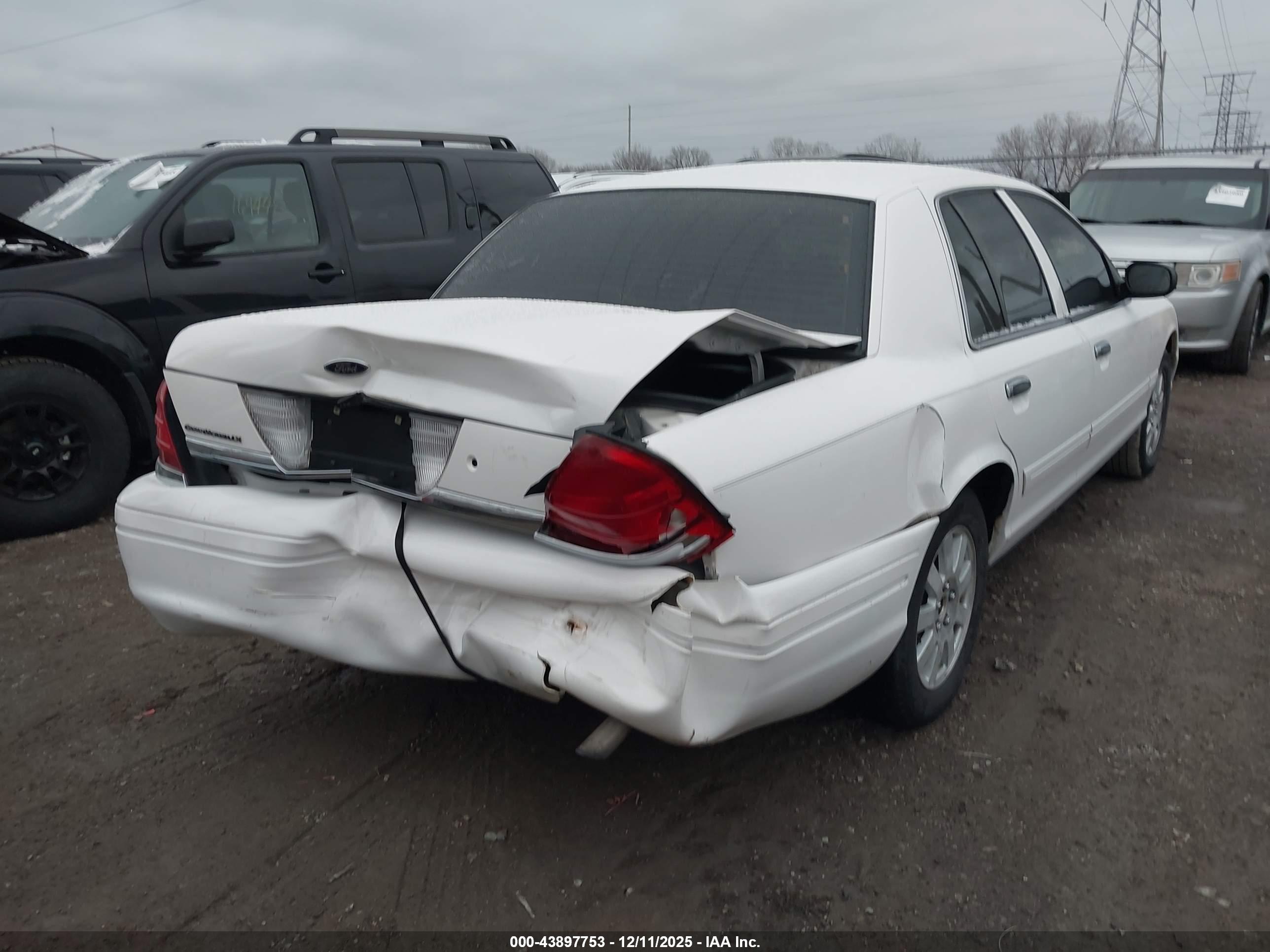 FORD CROWN image 6