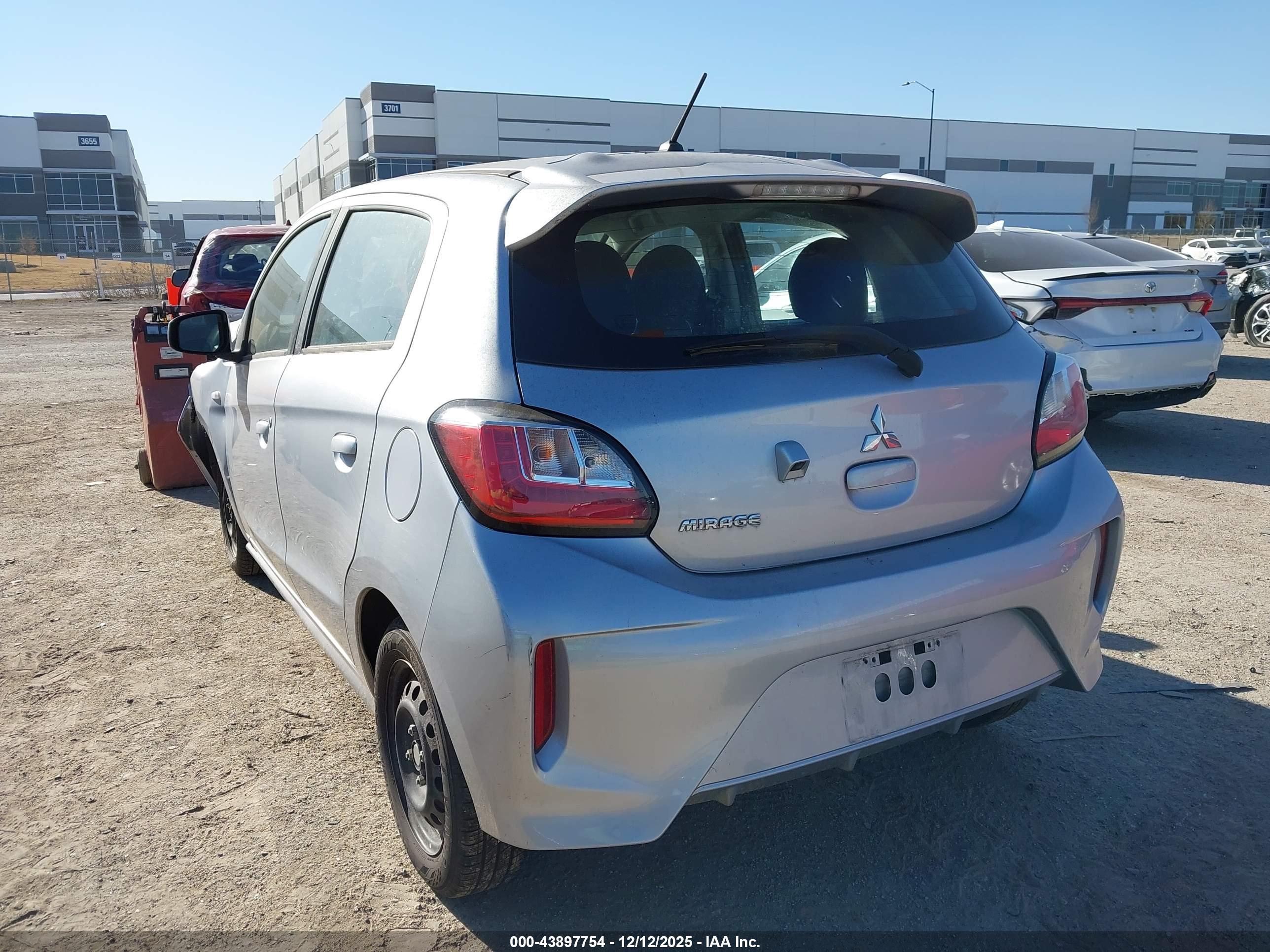 MITSUBISHI MIRAGE image 3