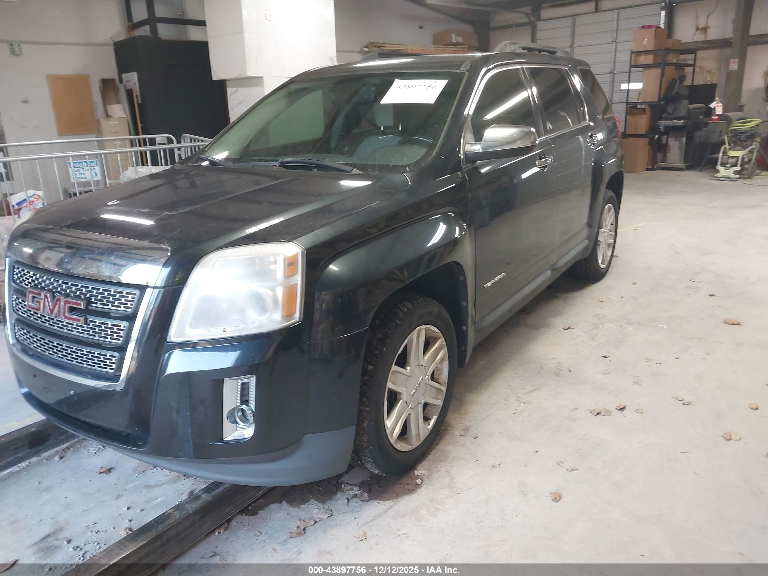 GMC TERRAIN image 2
