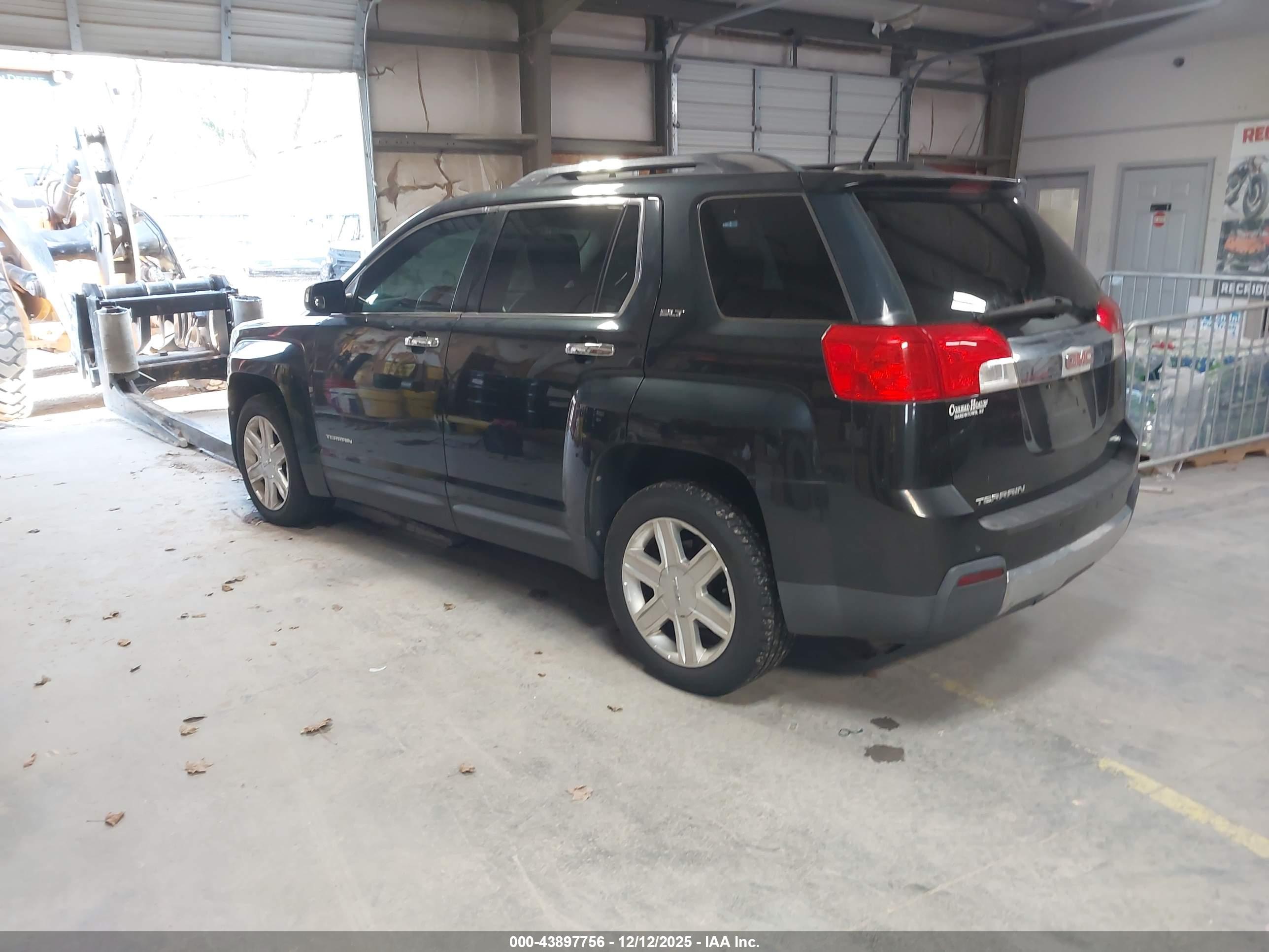 GMC TERRAIN image 3