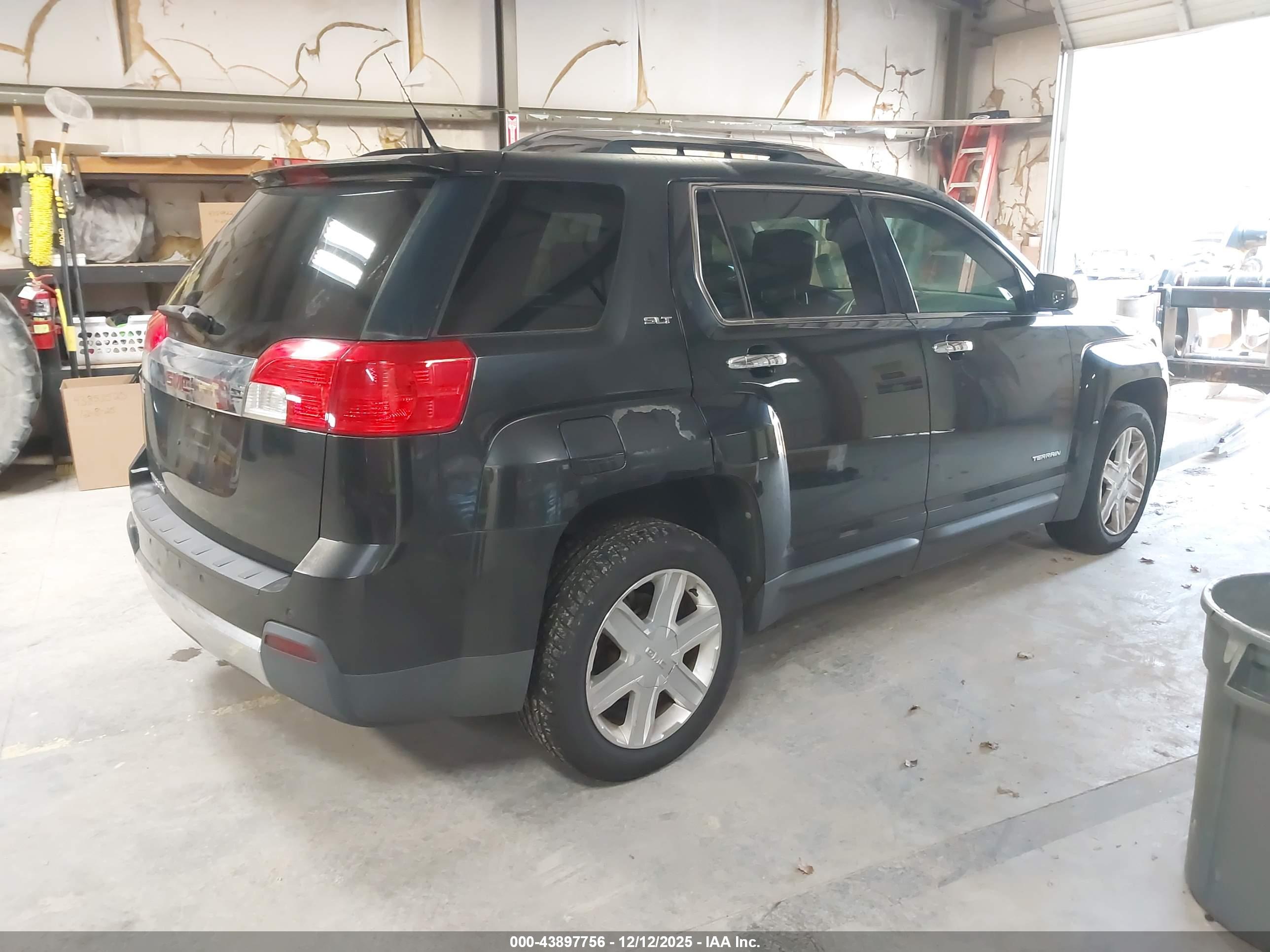 GMC TERRAIN image 4