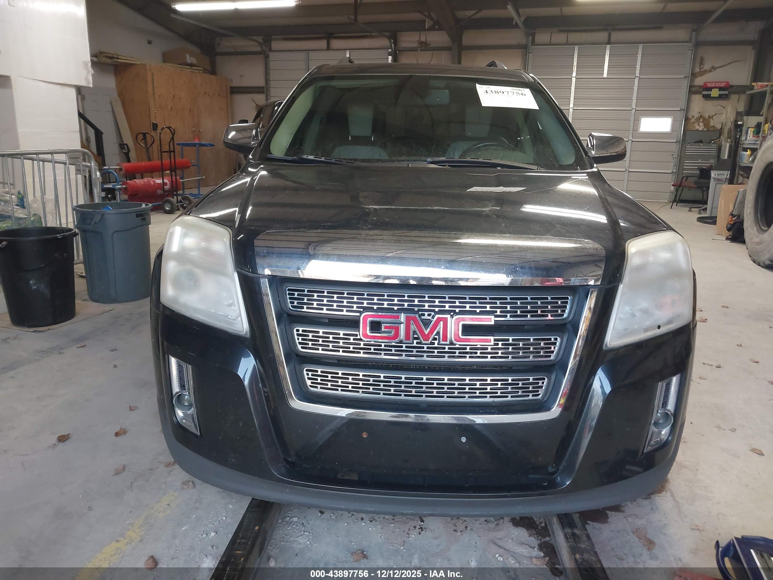 GMC TERRAIN image 6