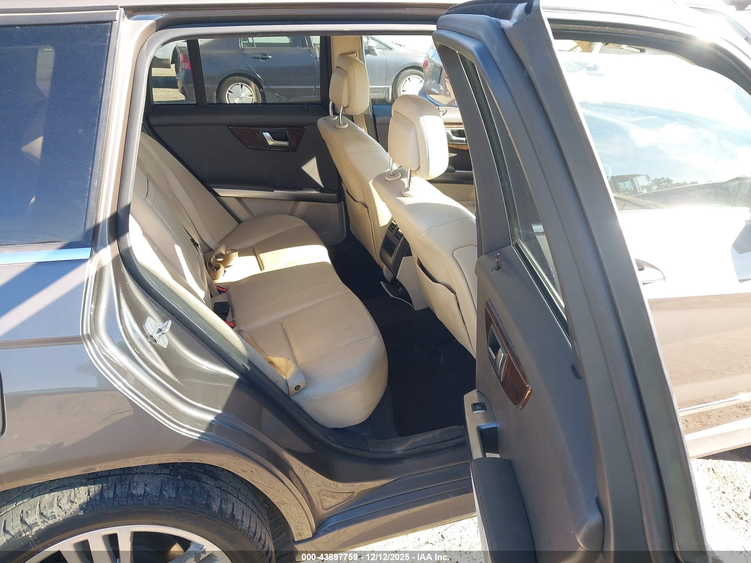 MERCEDES-BENZ GLK image 8
