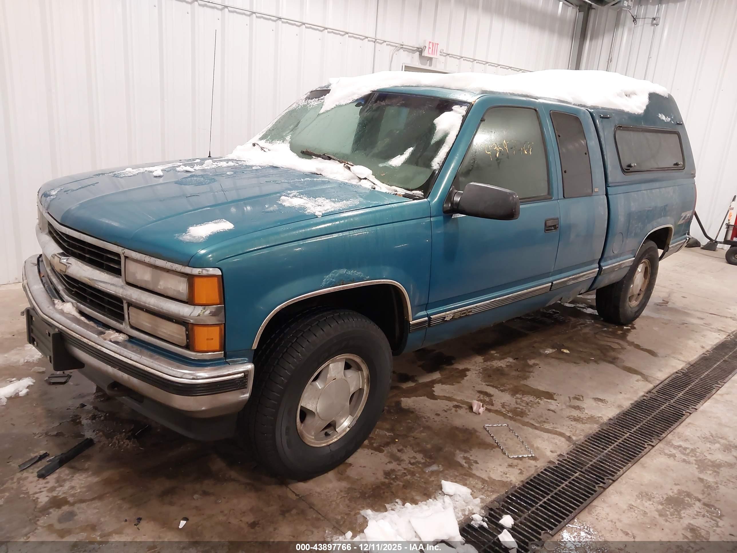 CHEVROLET GMT-400 image 2