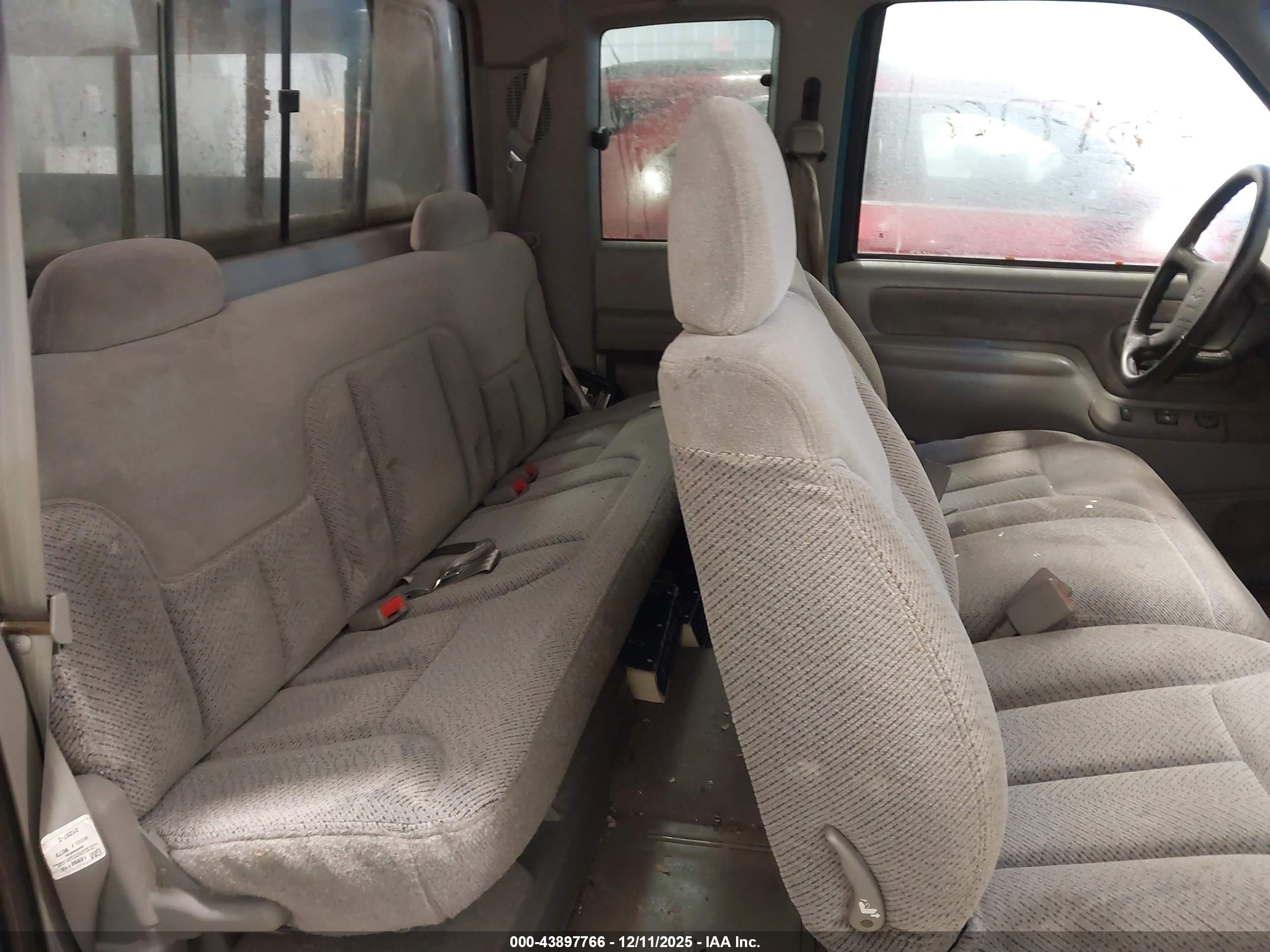 CHEVROLET GMT-400 image 8
