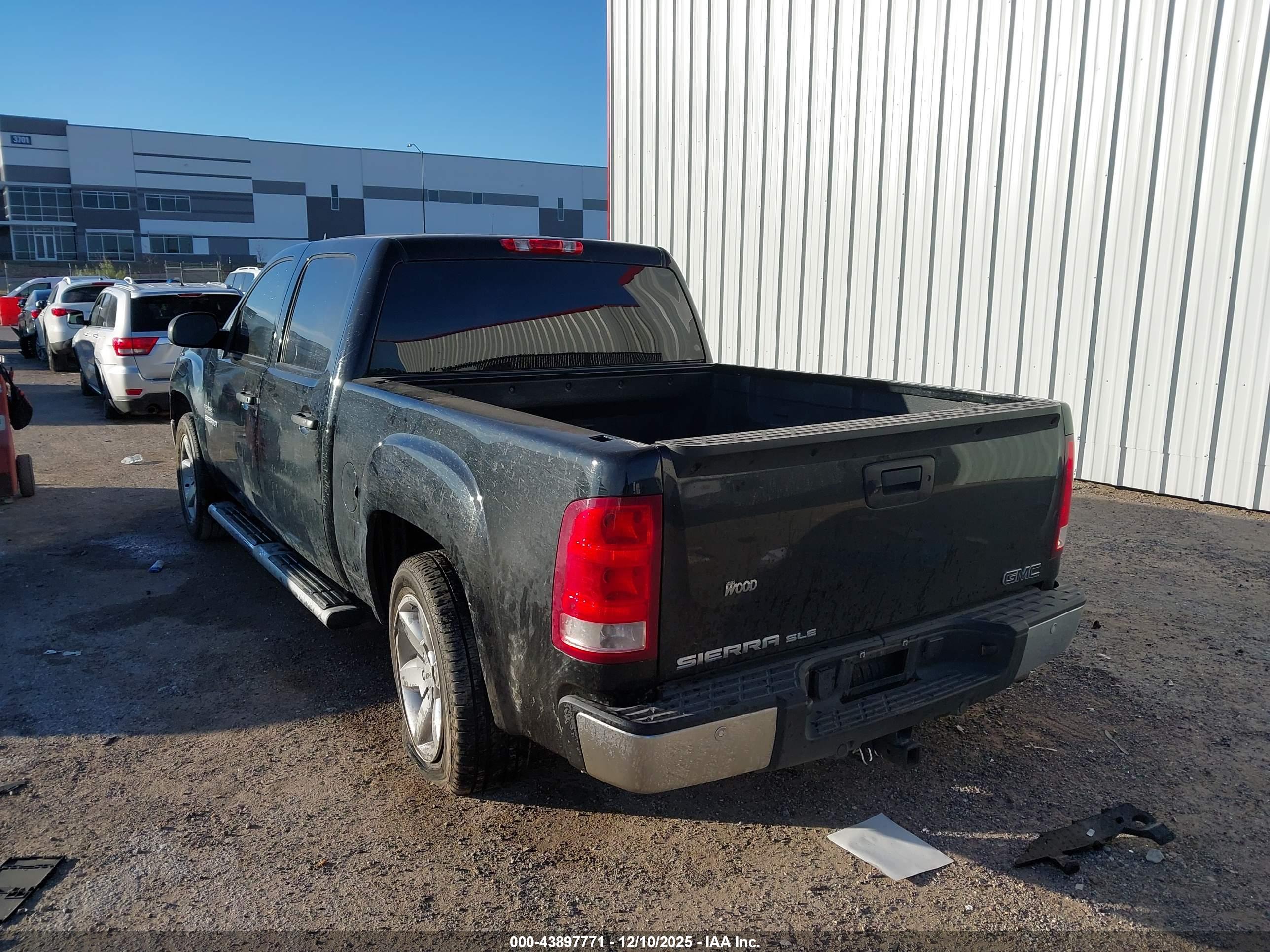 GMC SIERRA image 3