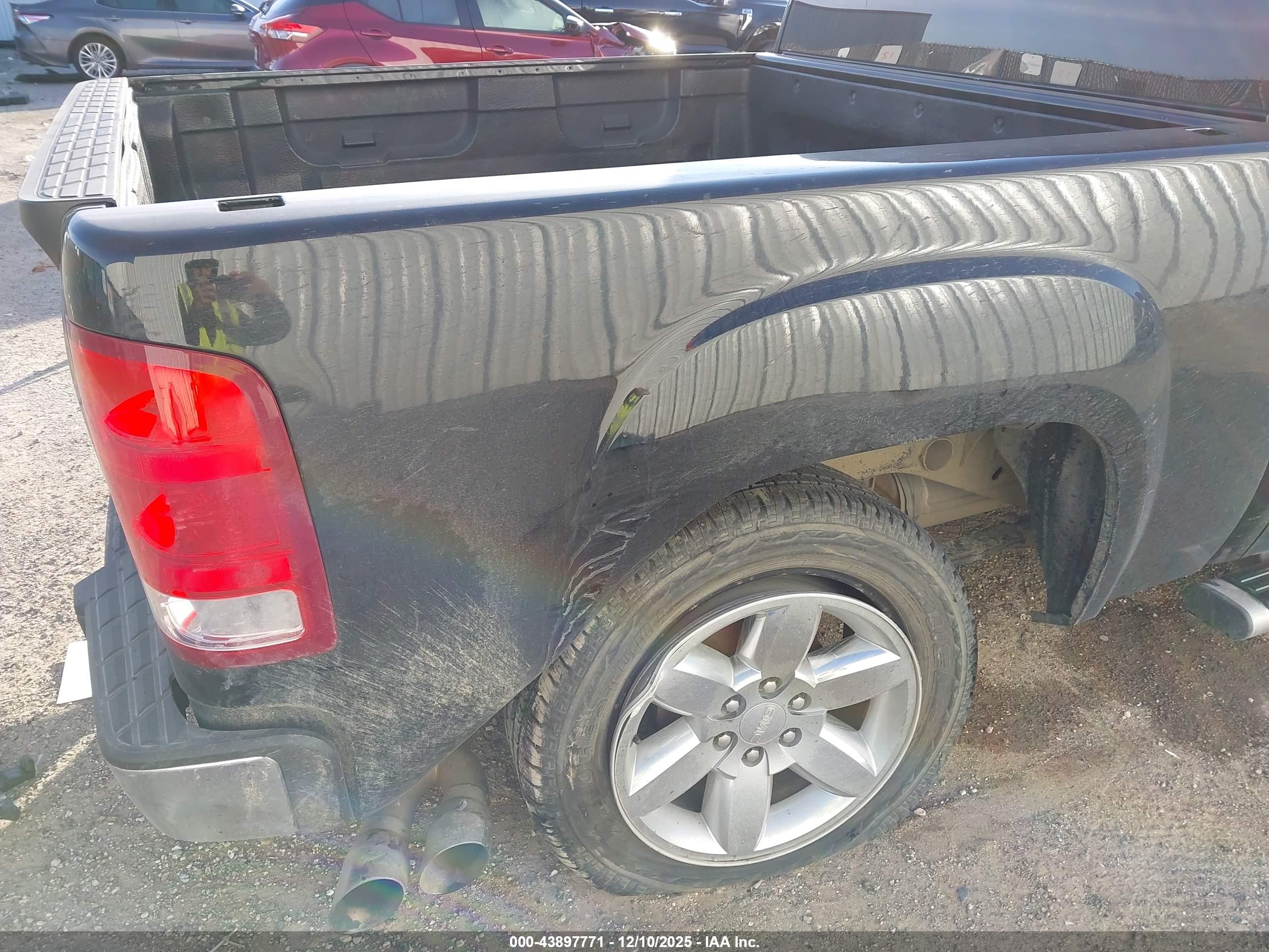 GMC SIERRA image 6