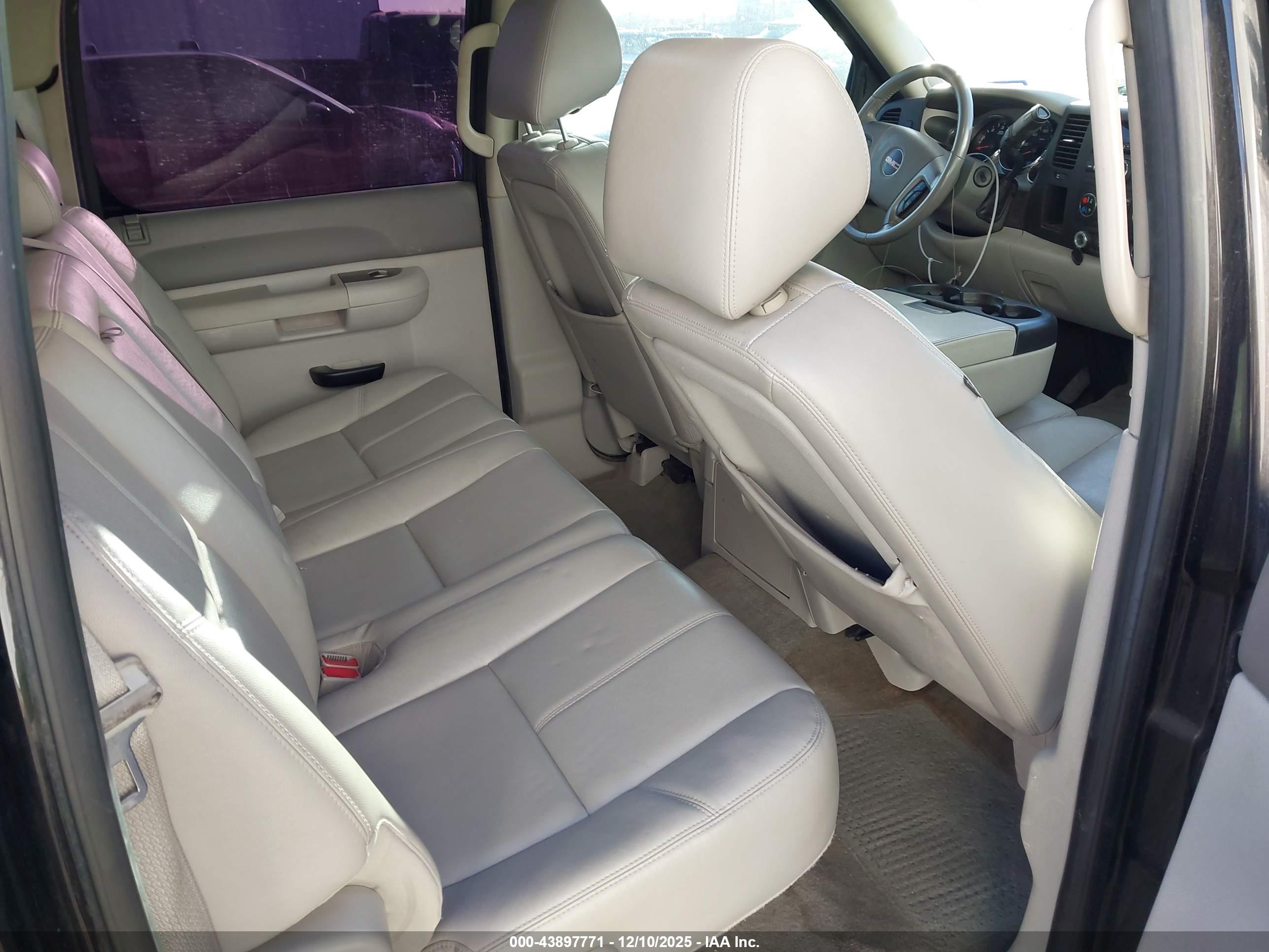 GMC SIERRA image 8