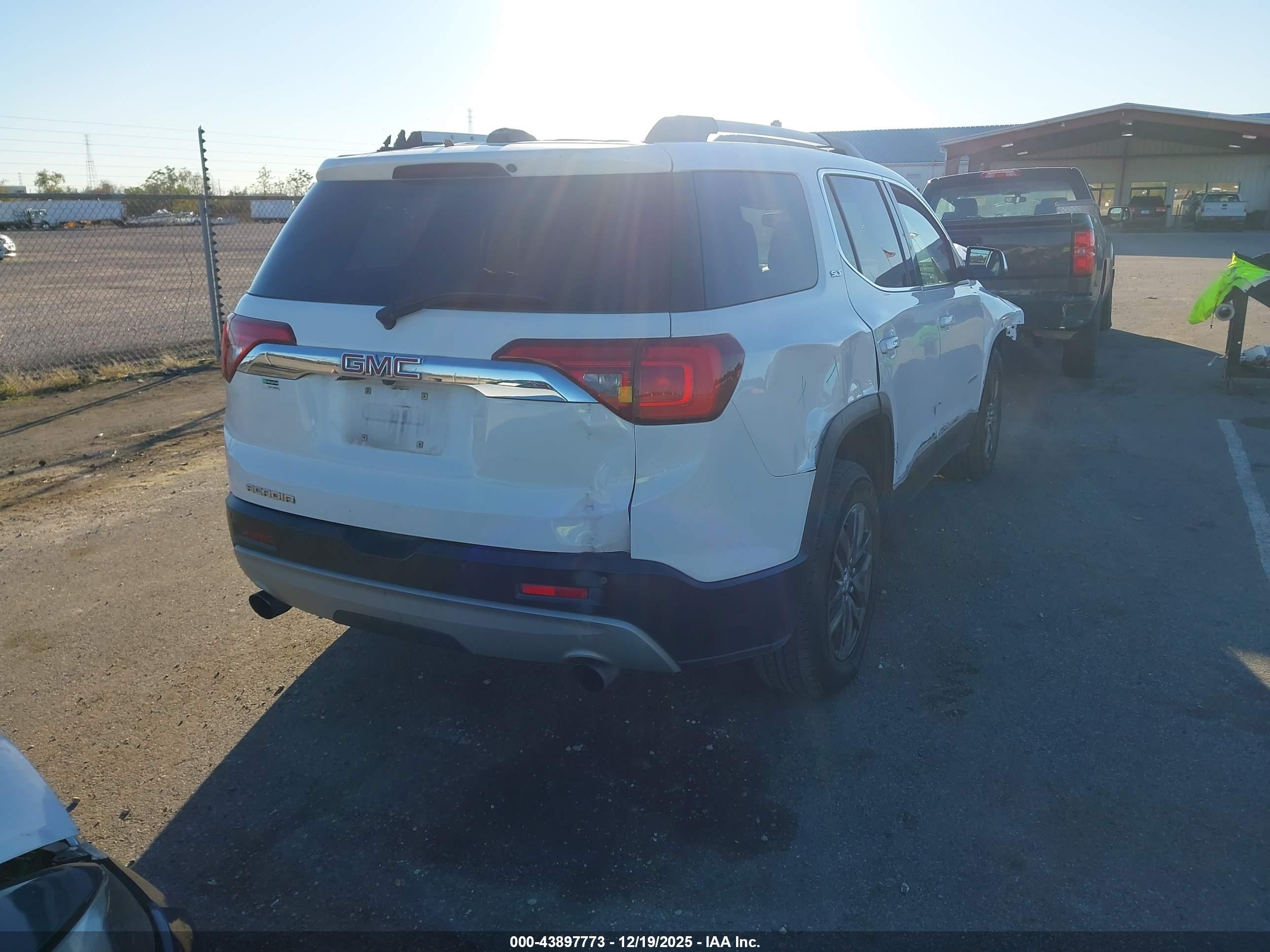GMC ACADIA image 4